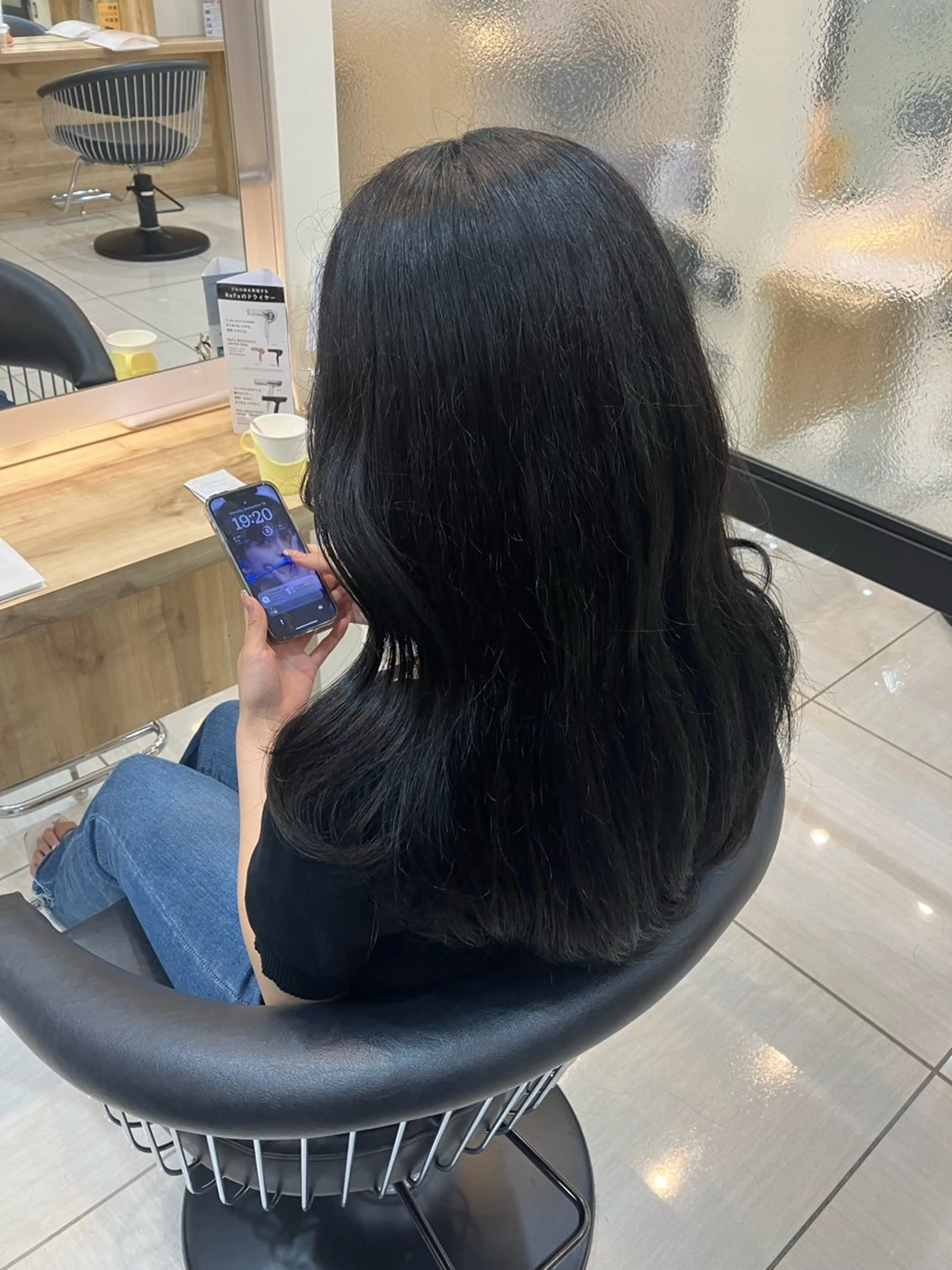 ロング ヘアアレンジ 韓国風ヘア 前髪/顔周り/透明感 艶カラーとどさんのヘアスタイル