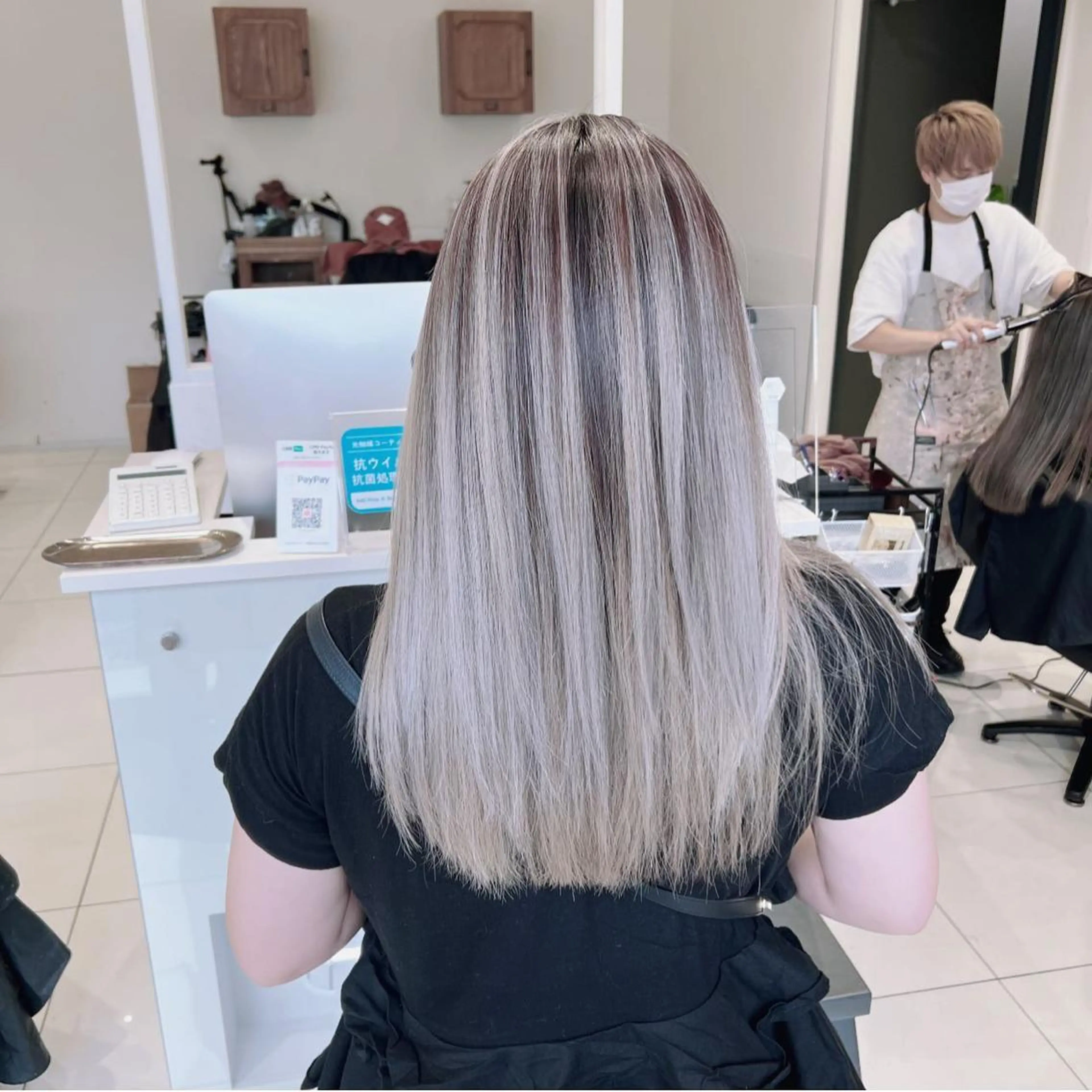 ロング カラー ブリーチ ケアブリーチ ハイライトカラー インナーカラー ハイライト ヘアカラー オフホワイトアンドなんば所属・福西 洋斗のヘアスタイル