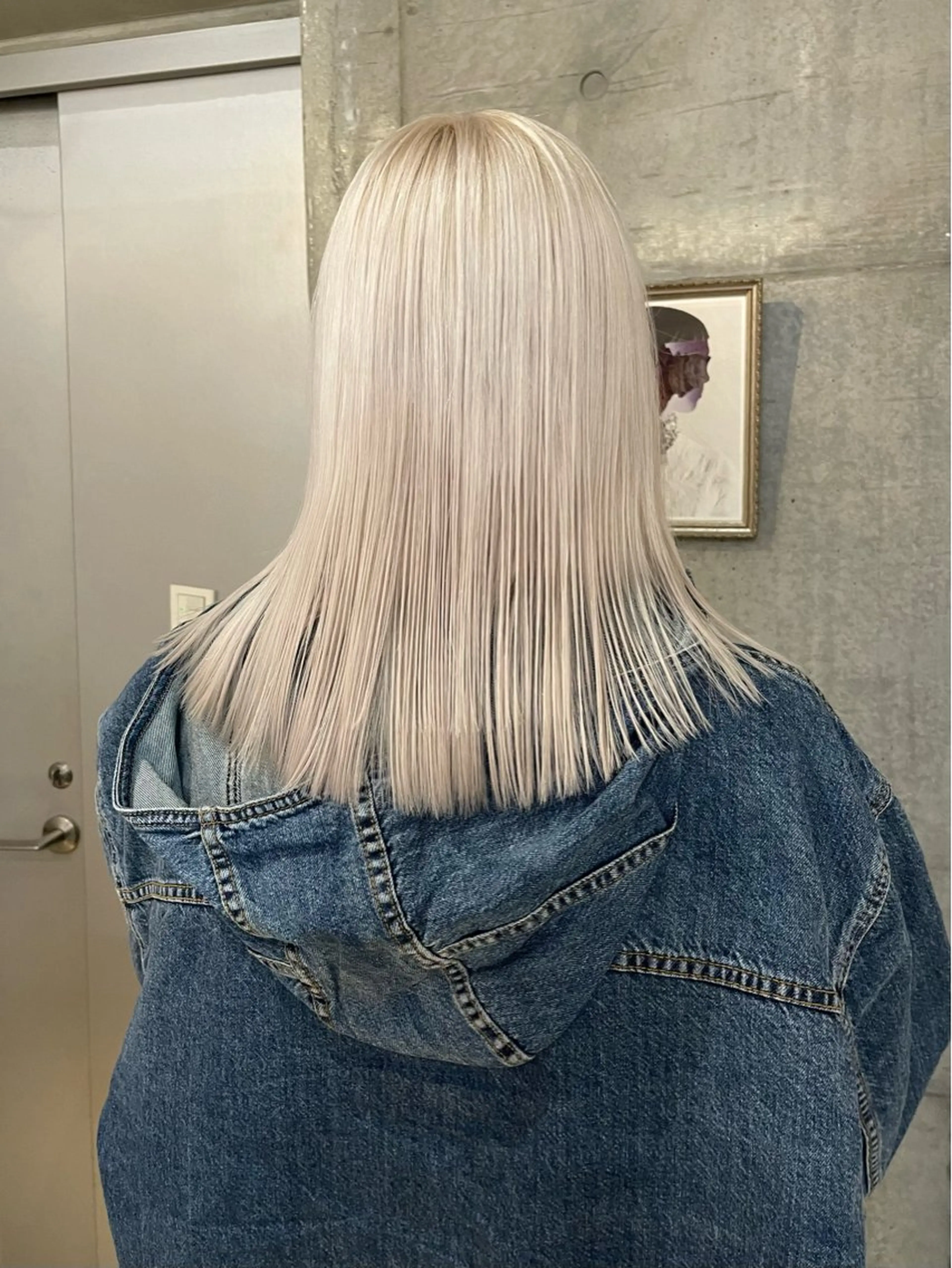 [ホワイトブロンドに] ケアブリーチ2回+オンカラー+トリートメント無料の写真