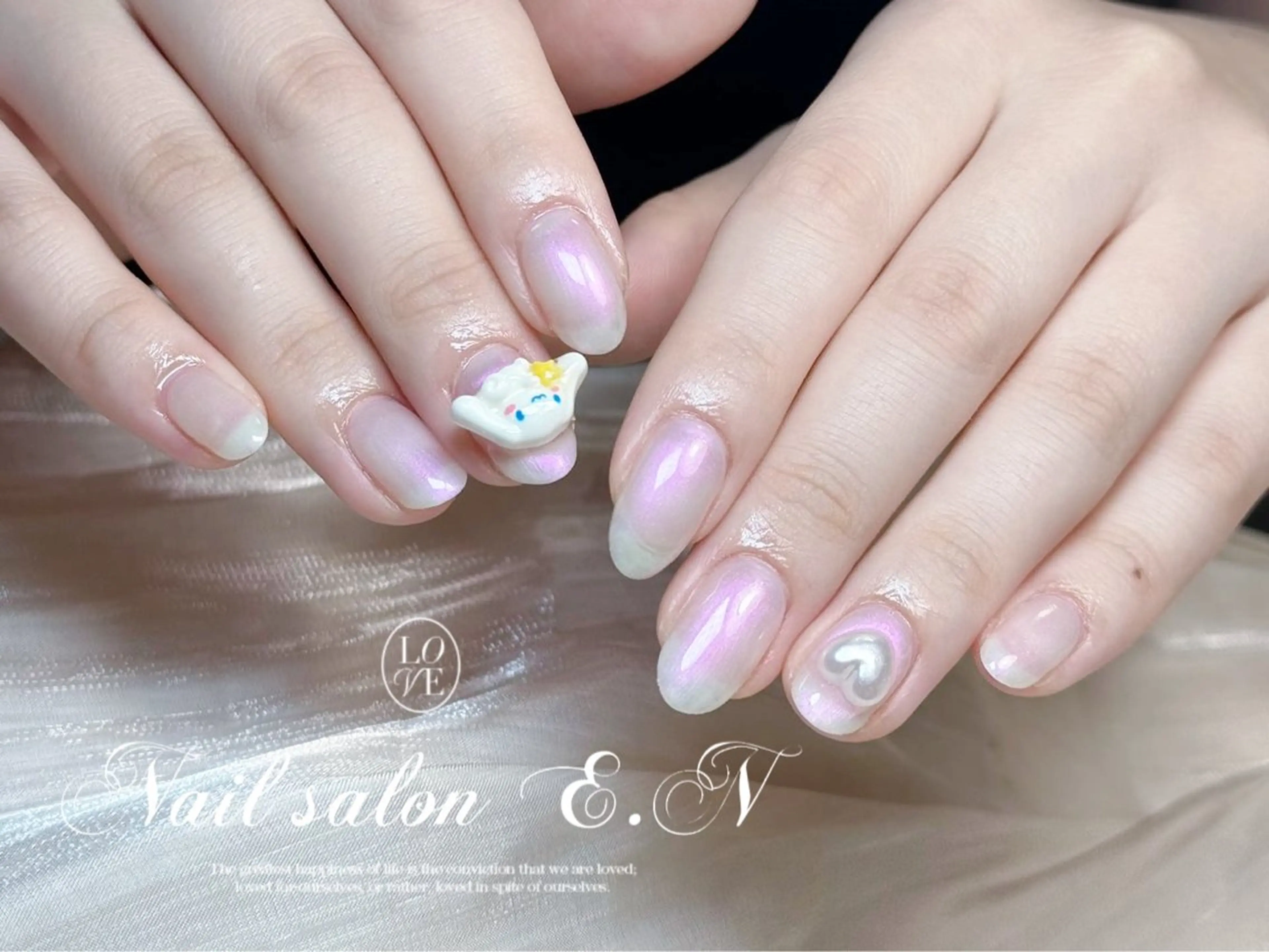 ネイル アートネイル オーロラネイル ガーリー キラキラネイル 韓国ネイル E.N🦋 長さ出し/持ち込みのネイルデザイン