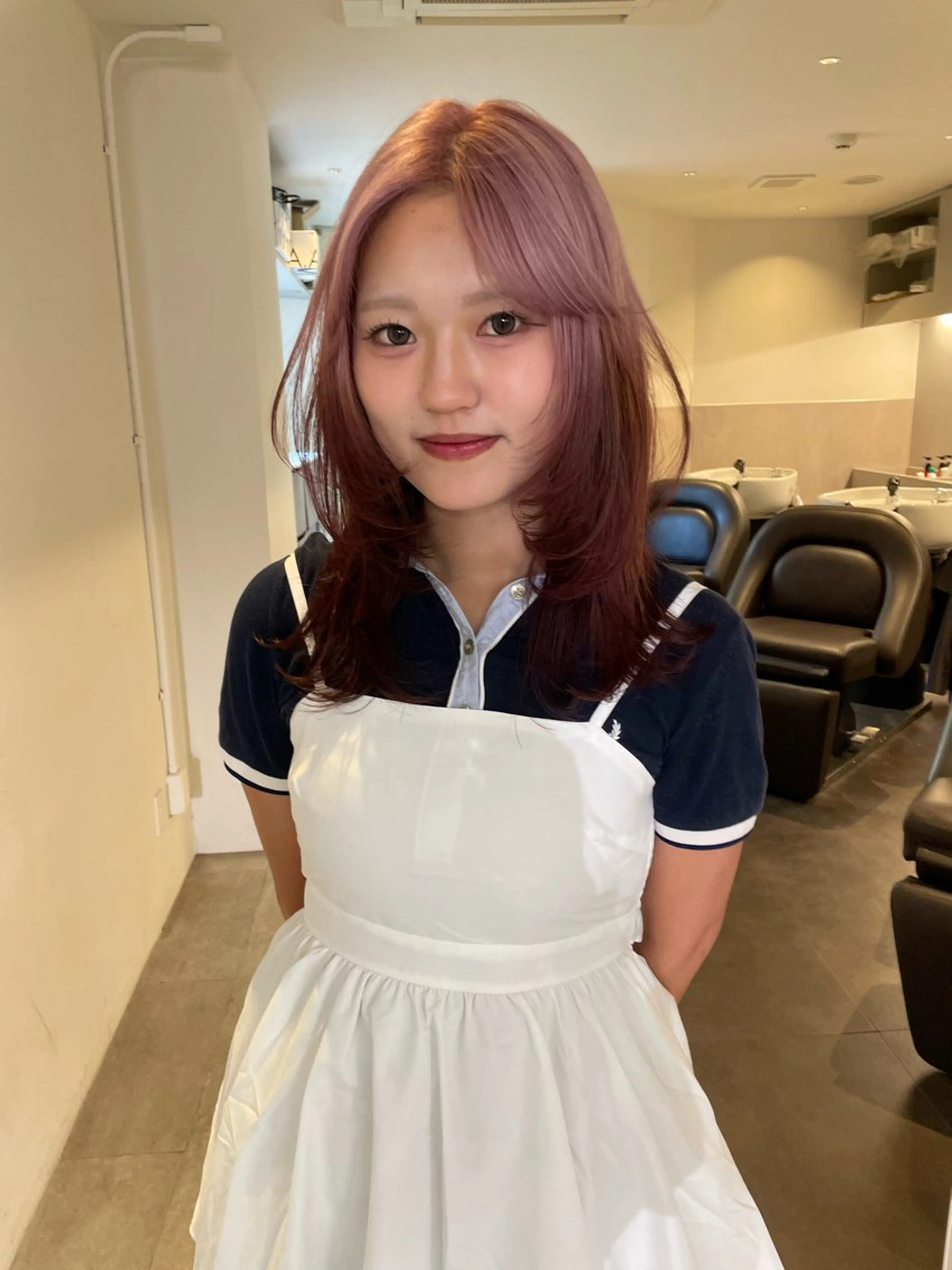 ミディアム カラー ミディアムレイヤー ベージュカラー ブリーチ ケアブリーチ デザインカラー カット ヘアカラー トリートメント MIU/ルーツカラー 顔まわりレイヤーのヘアスタイル