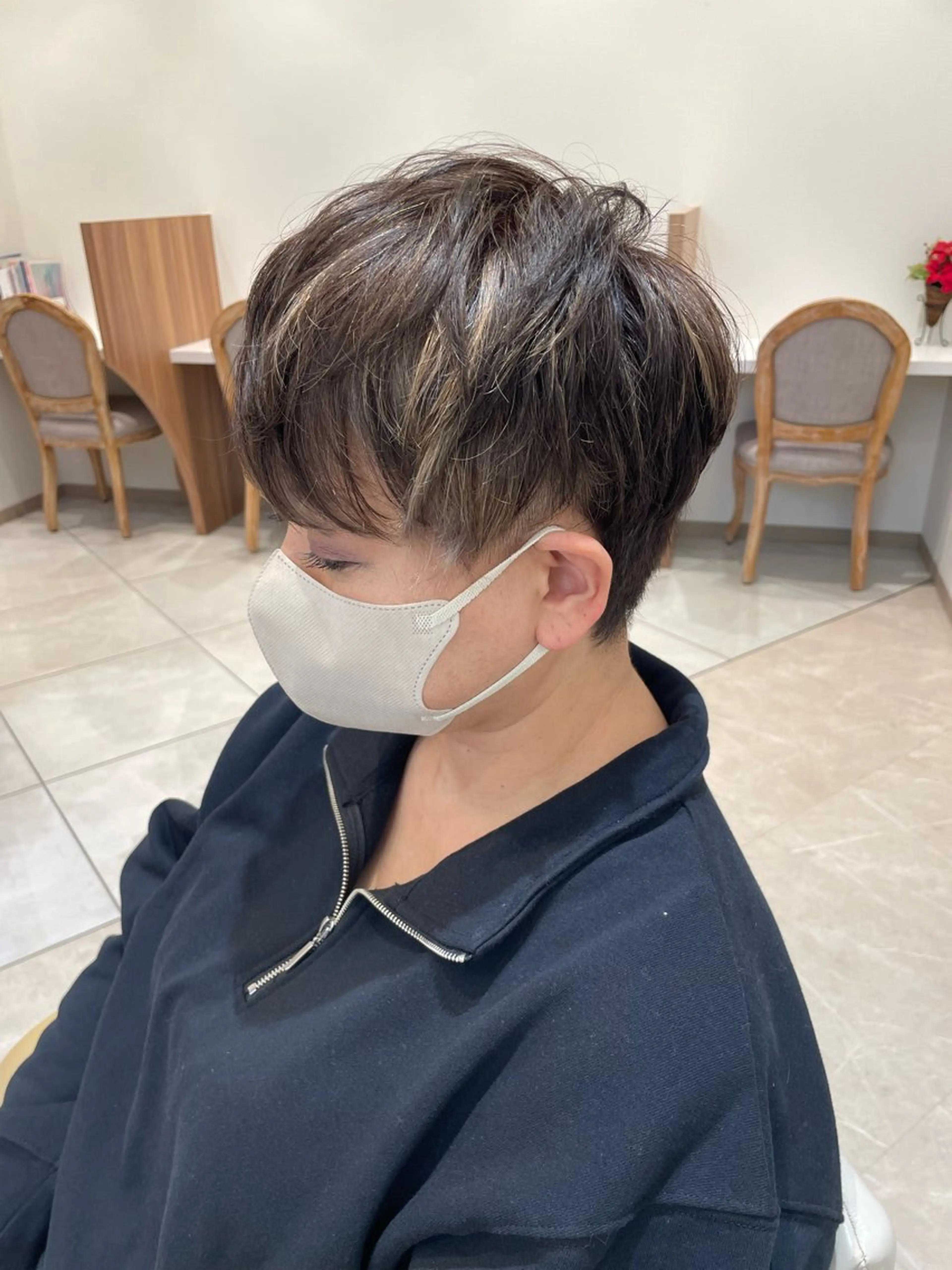 ショート カラー ハイライトカラー ハイライト カット ヘアカラー トリートメント ヘッドスパ ヘッドスパ／透明感 カラー伊藤 千尋のヘアスタイル