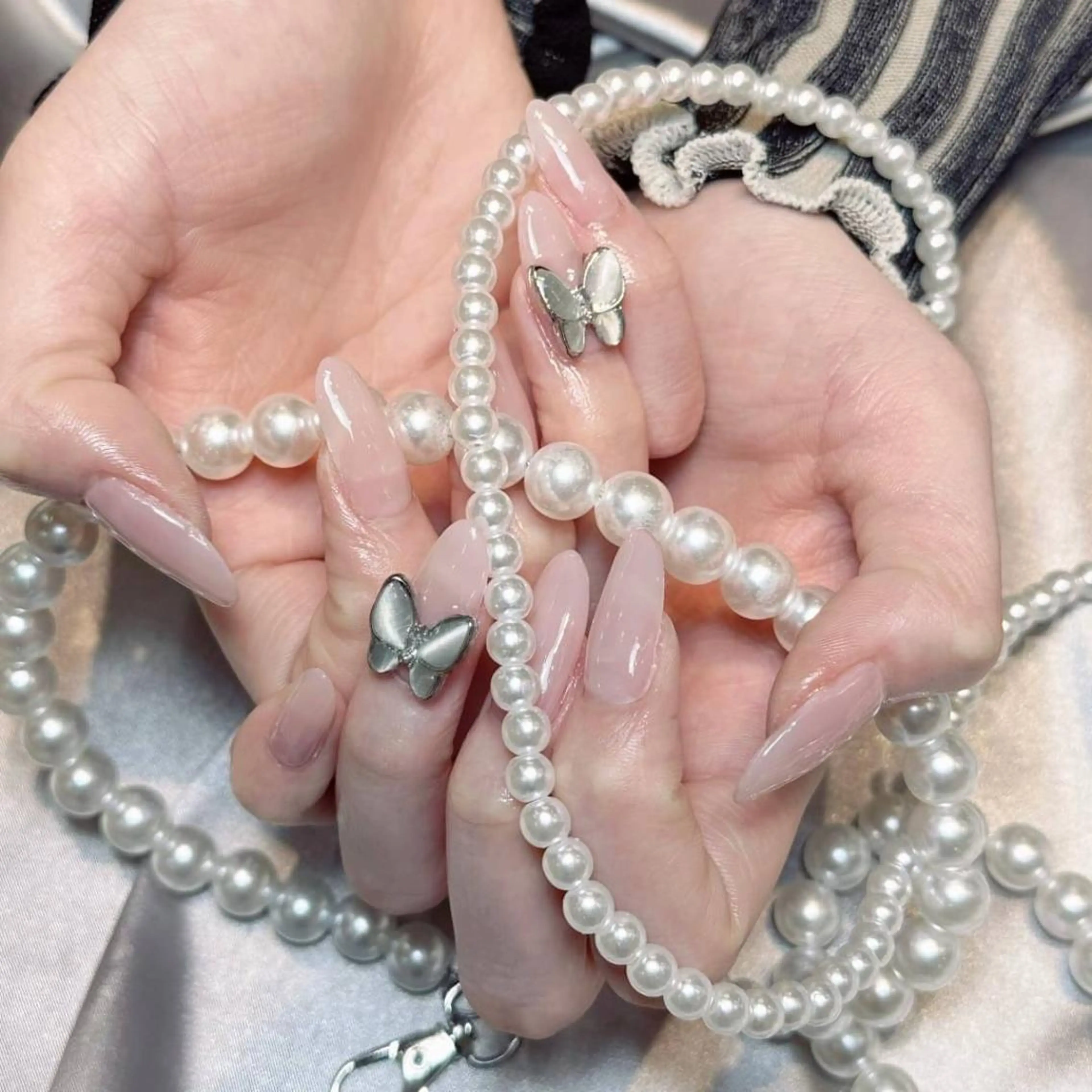 ネイル RAFFINE 月🦋🩵のネイルデザイン