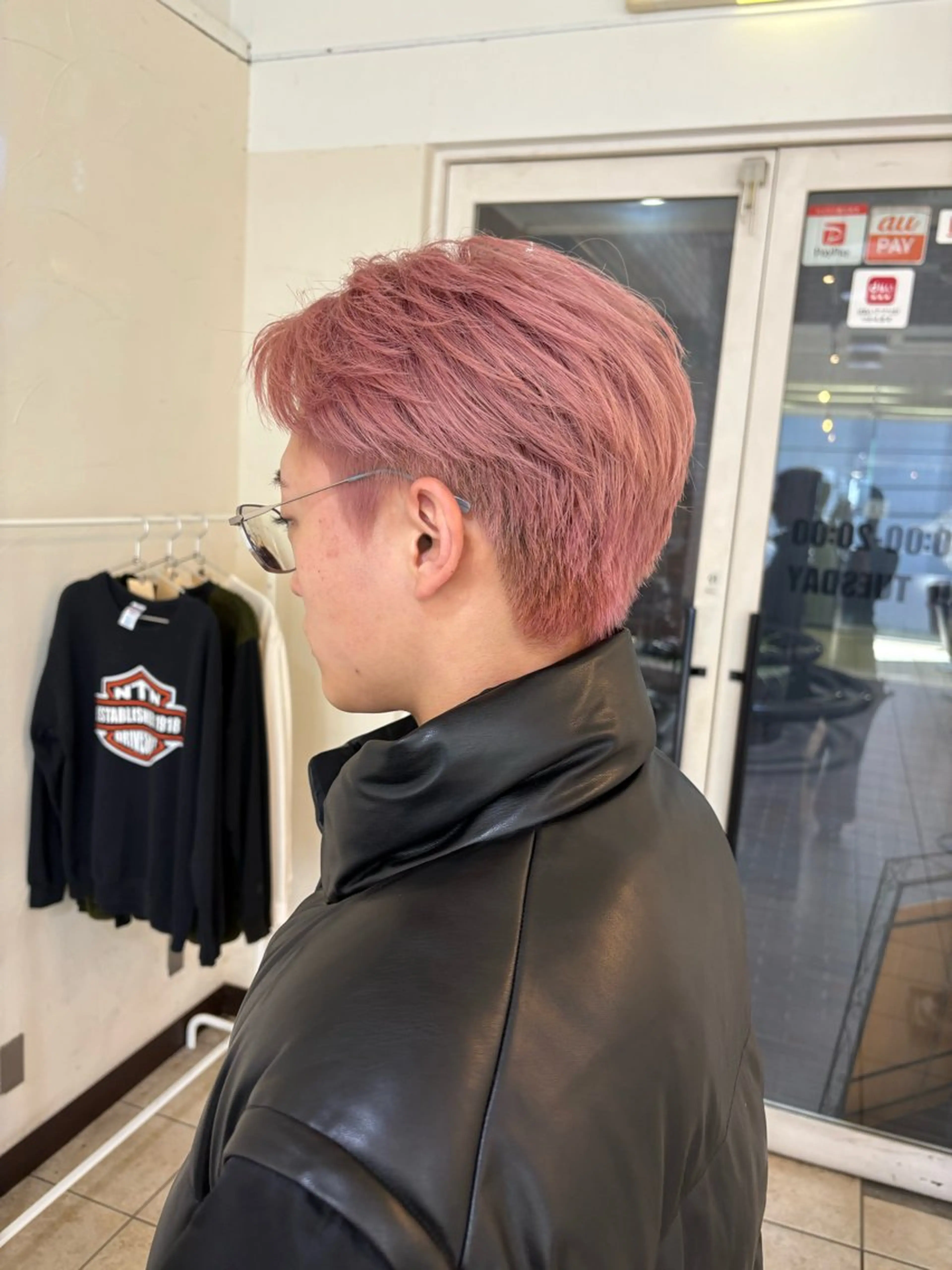 ショート カラー ヘアカラー トリートメント スズキ ユウナのヘアスタイル