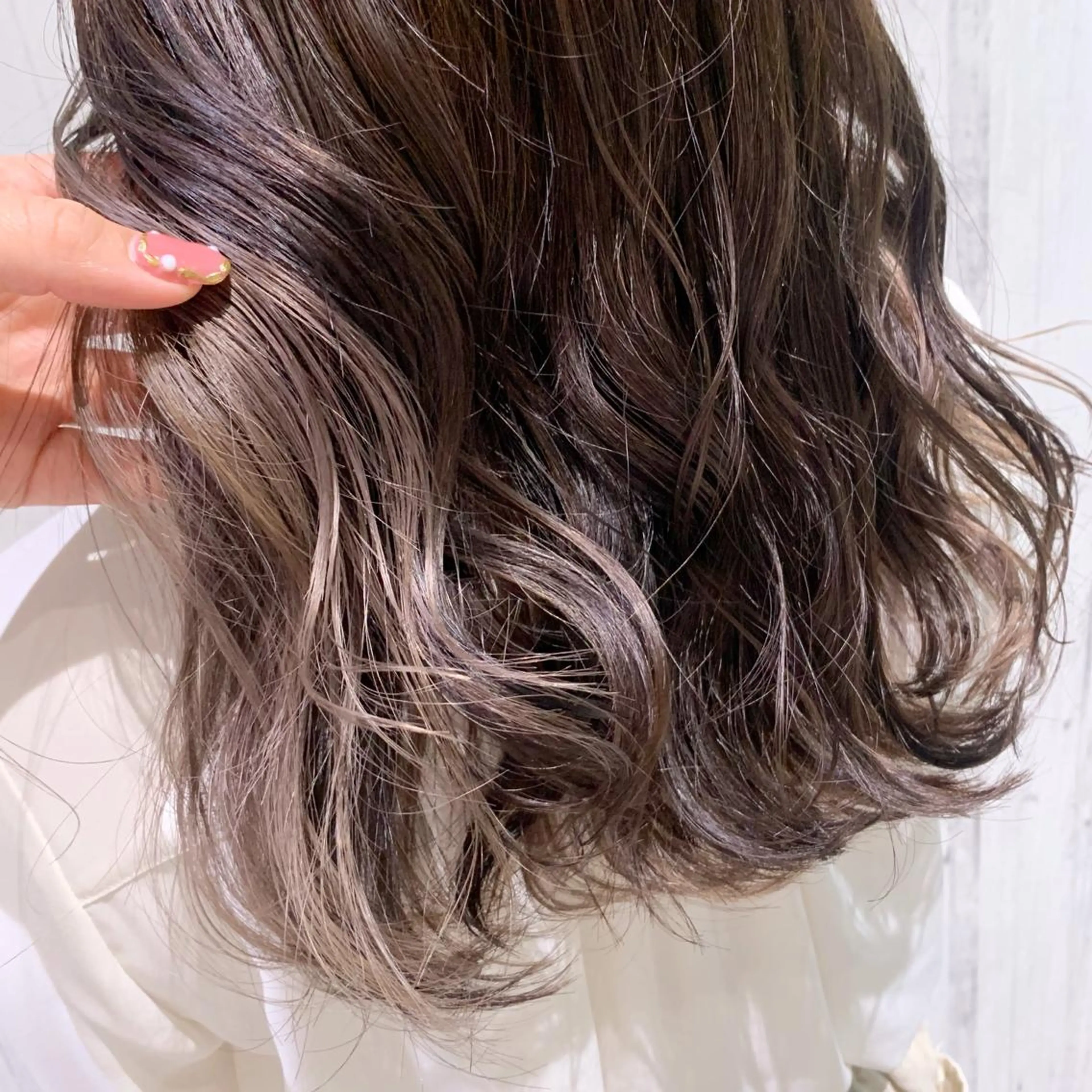 セミロング カラー ヘアアレンジ ベージュカラー シルバー シルバーベージュ 髪質改善 トリートメント ヘアカラー トリートメント 新宿color🐝 AYAKA🌈💖のヘアスタイル
