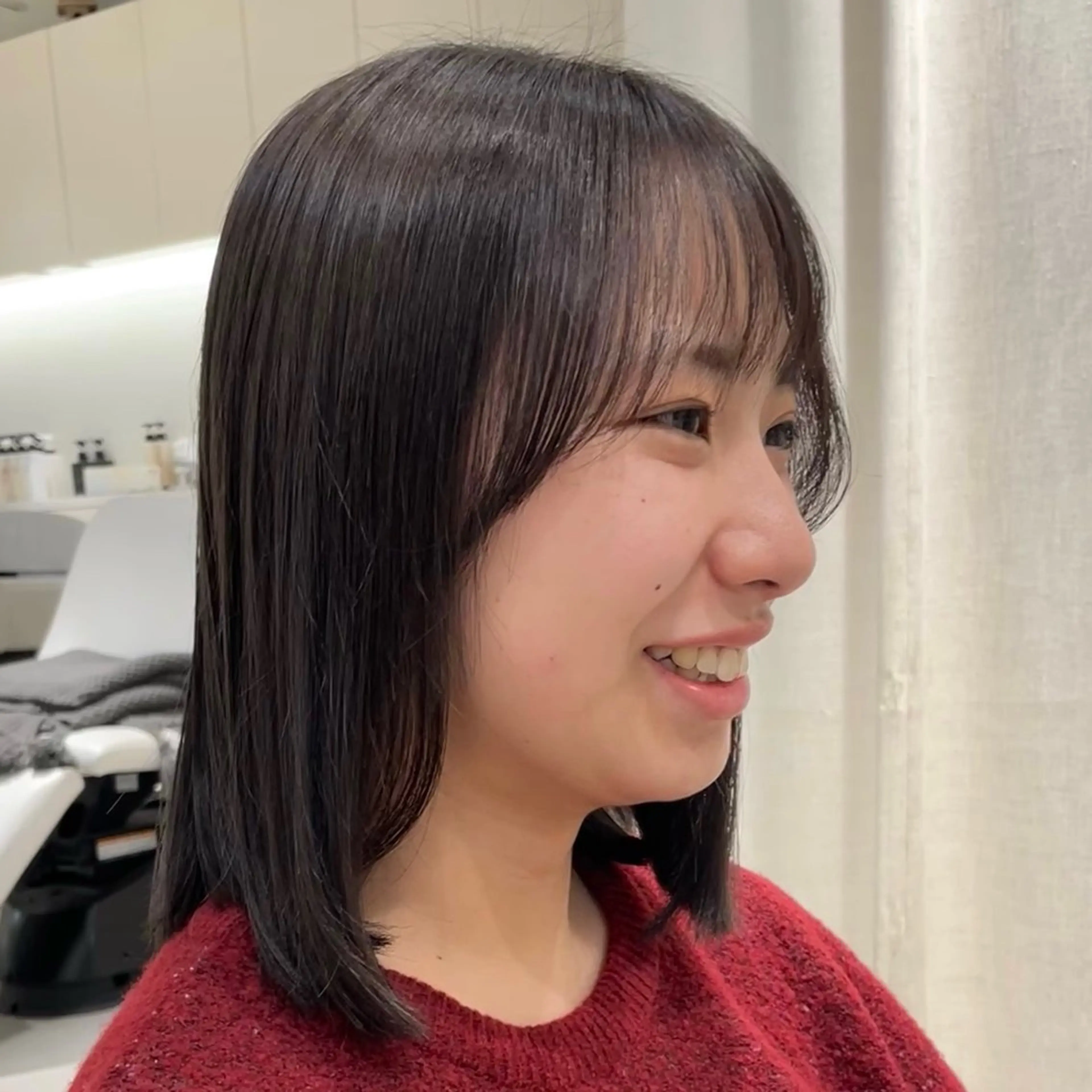 ミディアム 顔周りカット 安西 香利奈のヘアスタイル