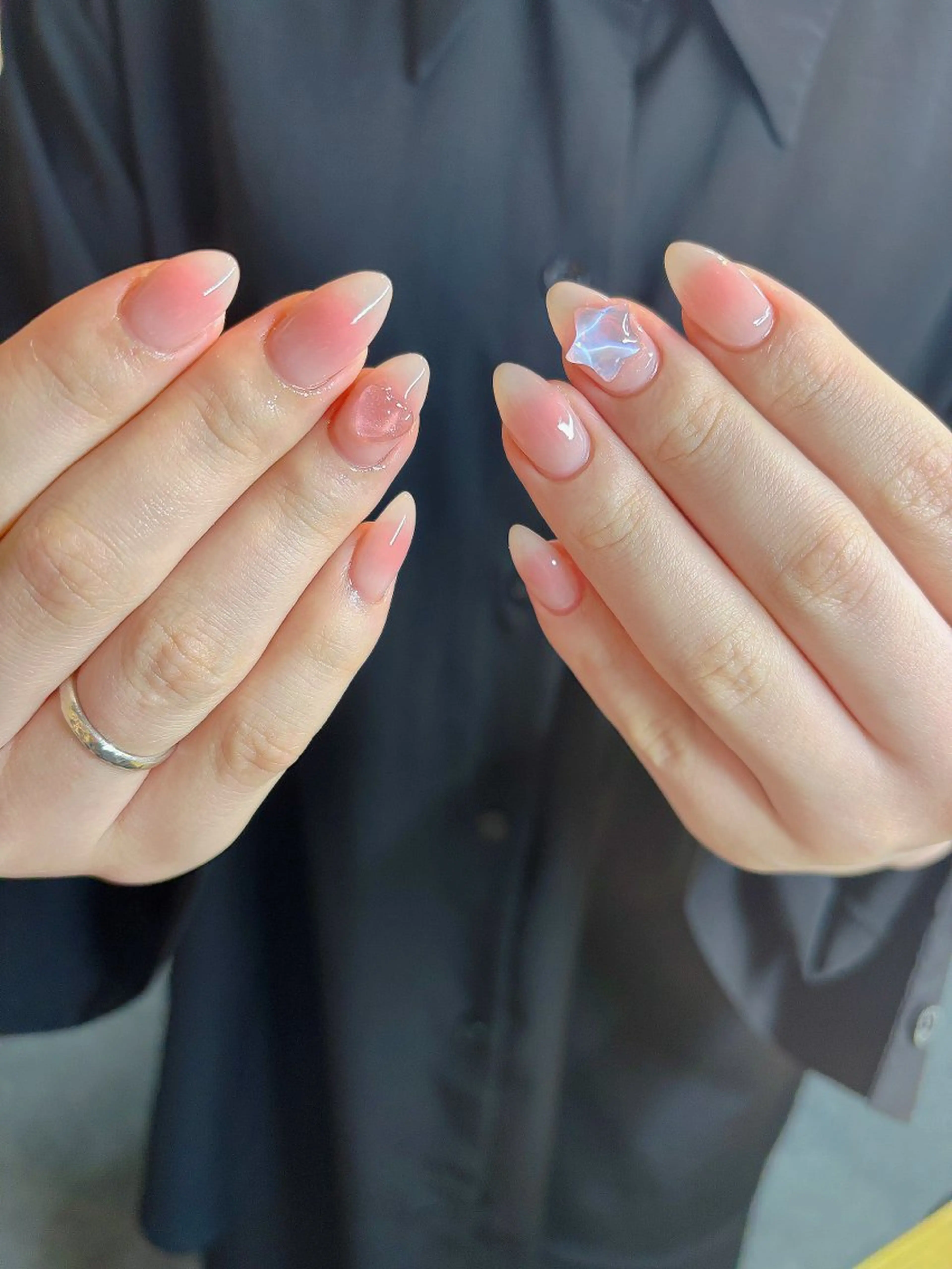 ネイル チークネイル 氷ネイル・うるうるネイル オフィスネイル ピンク シンプルネイル ハンドネイル ハンドケア 🎀NAIL🎀 AI🪄︎︎◝✩のネイルデザイン