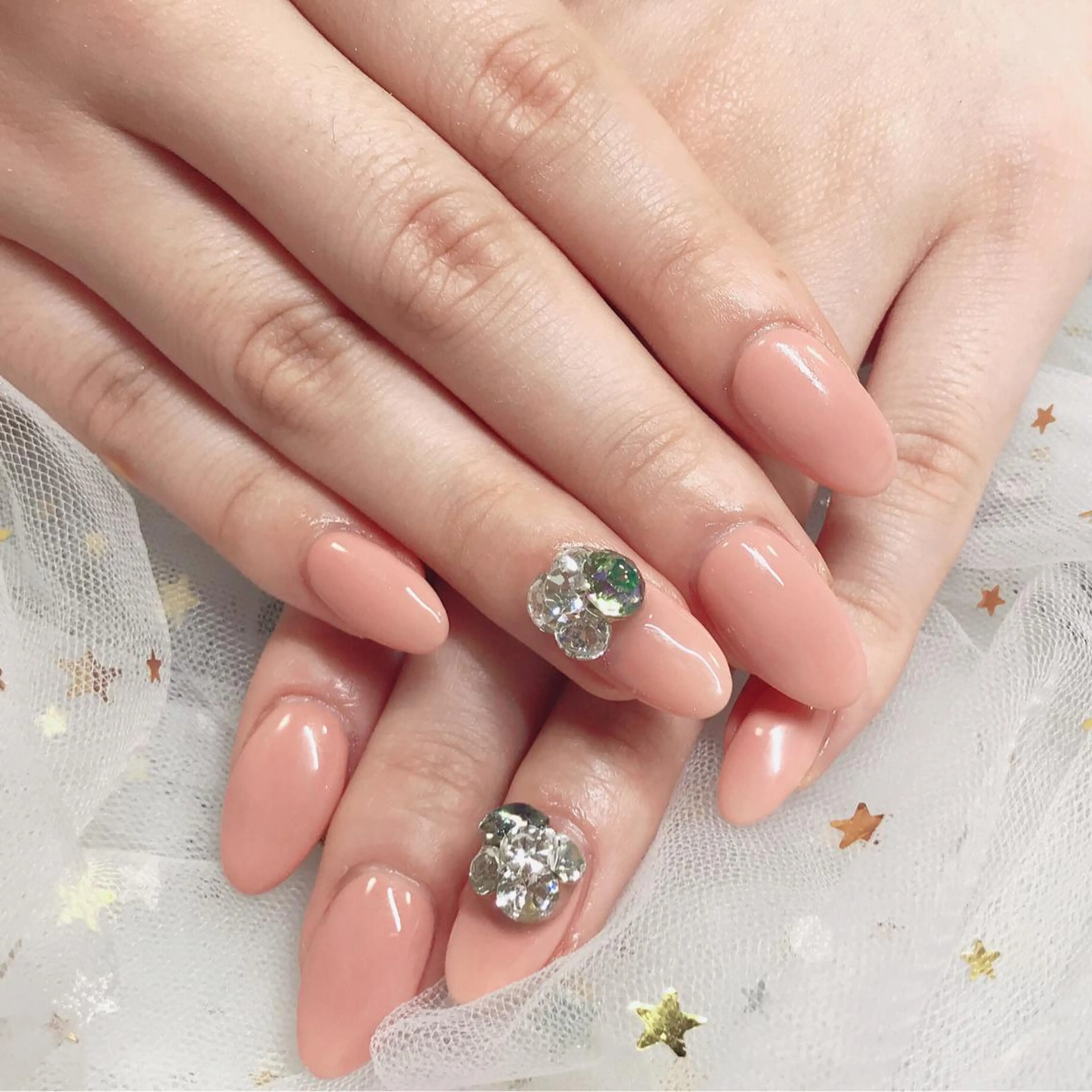 カラー ネイル ストーンネイル Q Free nailsのネイルデザイン