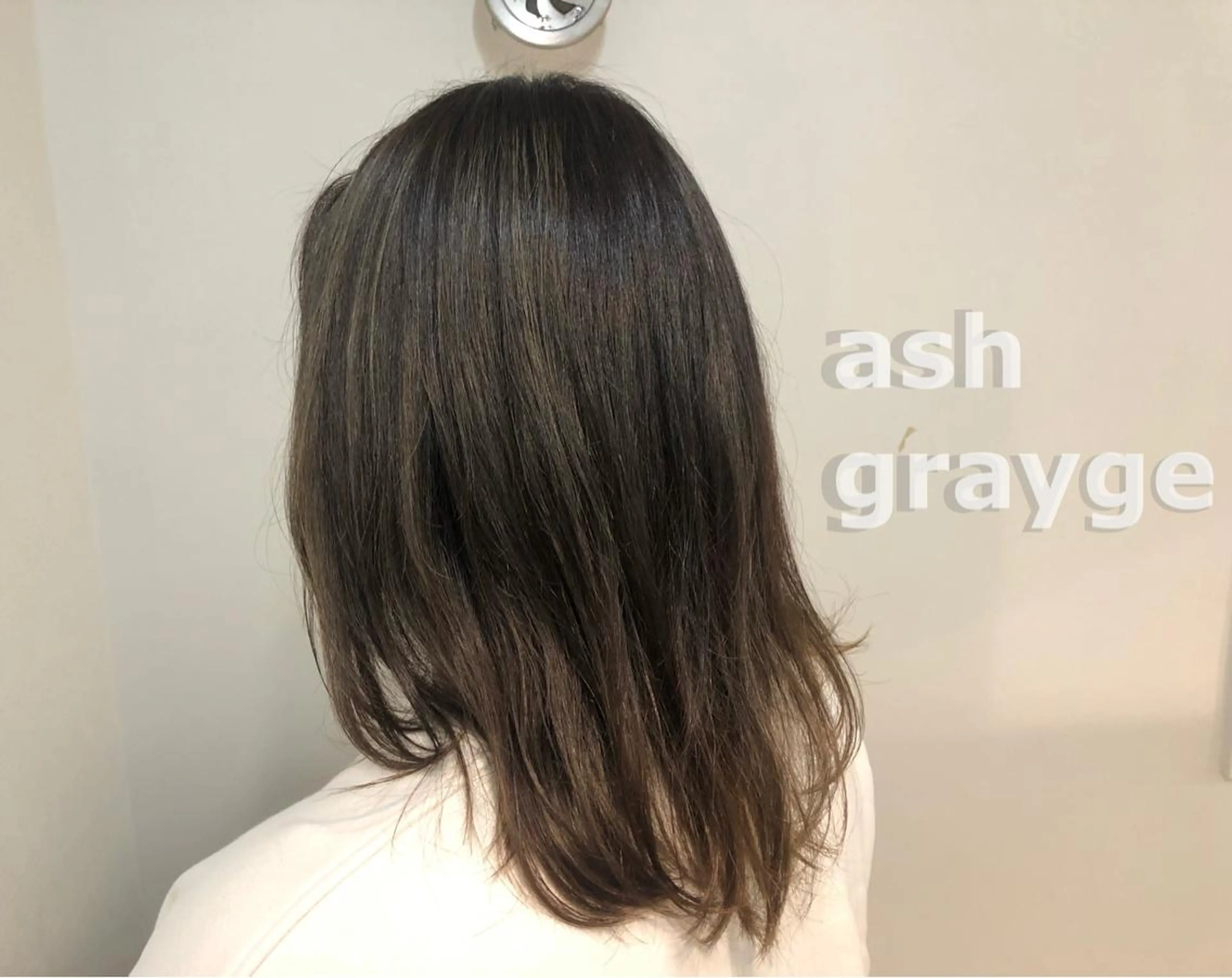 セミロング カラー アッシュ ハイライトカラー ハイライト ヘアカラー トリートメント 🤍中野 レオ🤍のヘアスタイル