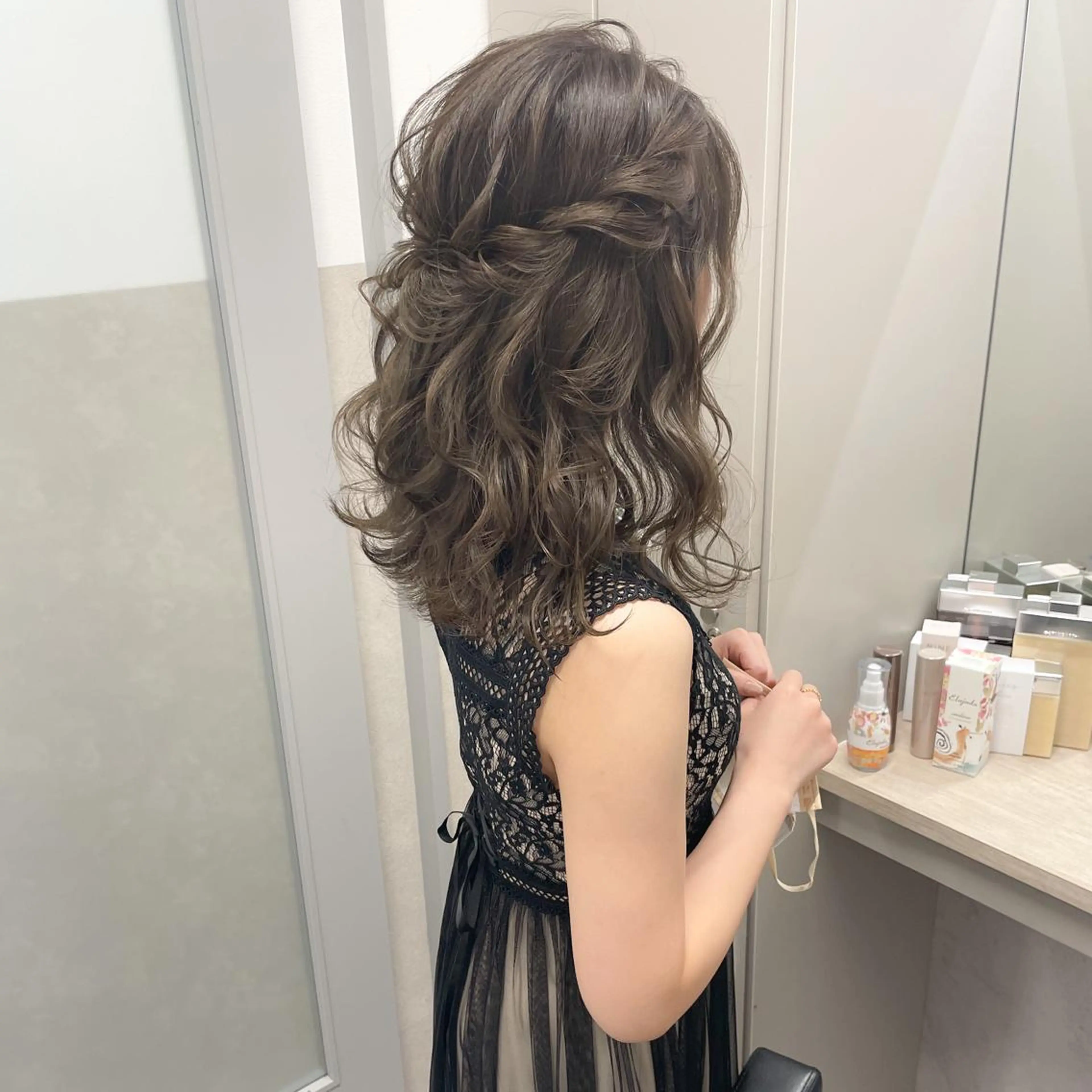 ミディアム カラー ヘアアレンジ グレージュ オリーブグレージュ オリーブグレー autre所属・大久保 ひでなりのヘアスタイル