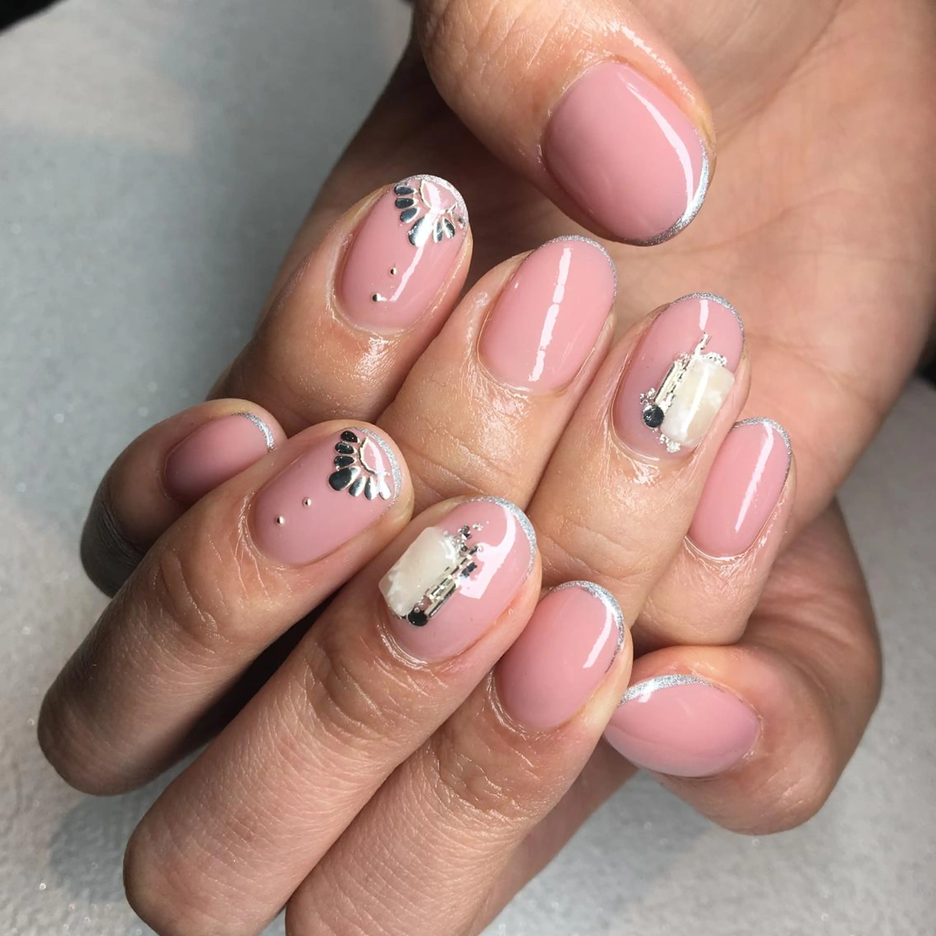 ネイル repos~ルポ~所属・里見 麗のネイルデザイン