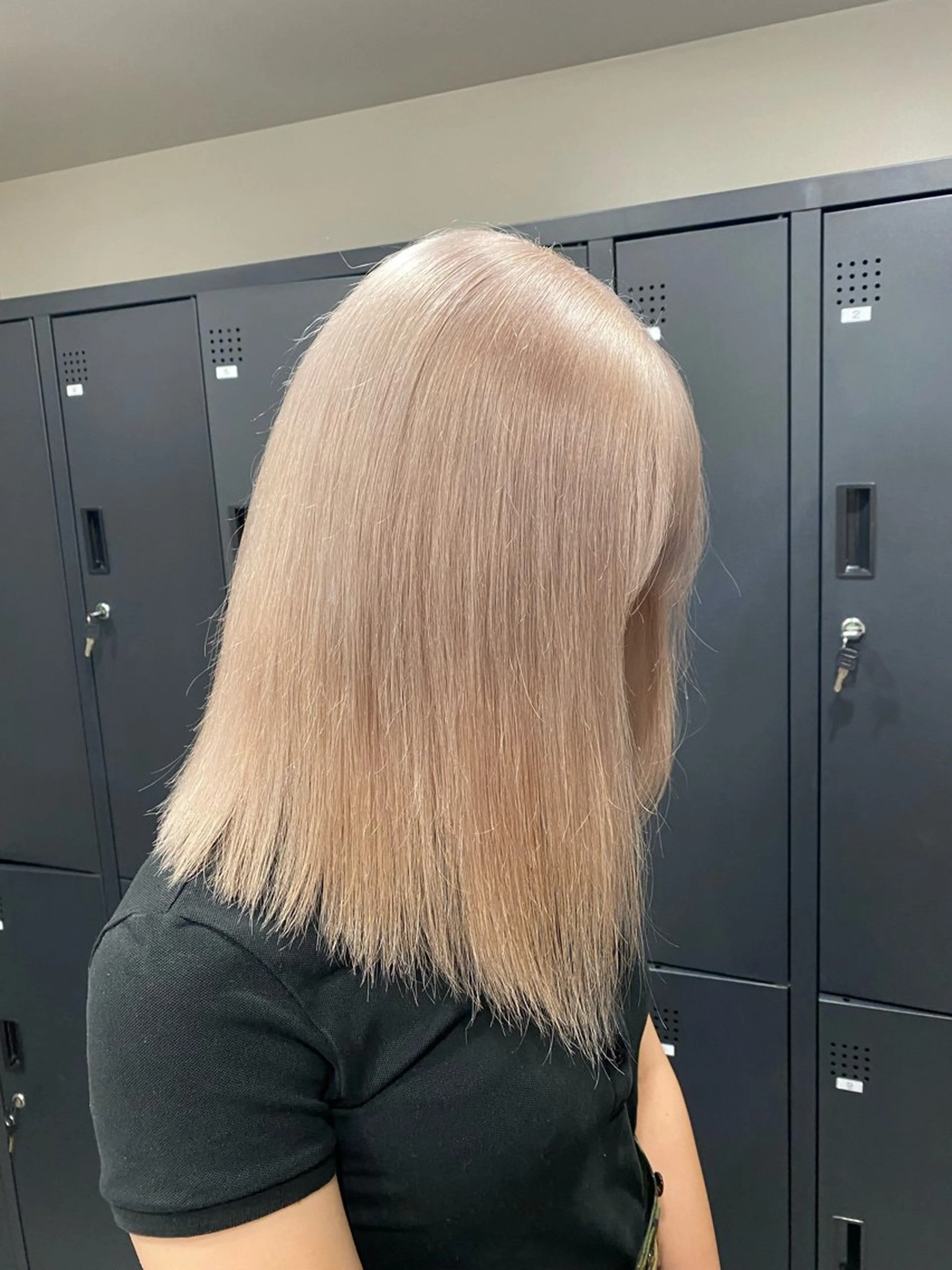 セミロング カラー ヘアカラー トリートメント ベレーザ渋谷所属・🦋ハイトーン・髪質 改善🦋成嶋 朋希のヘアスタイル