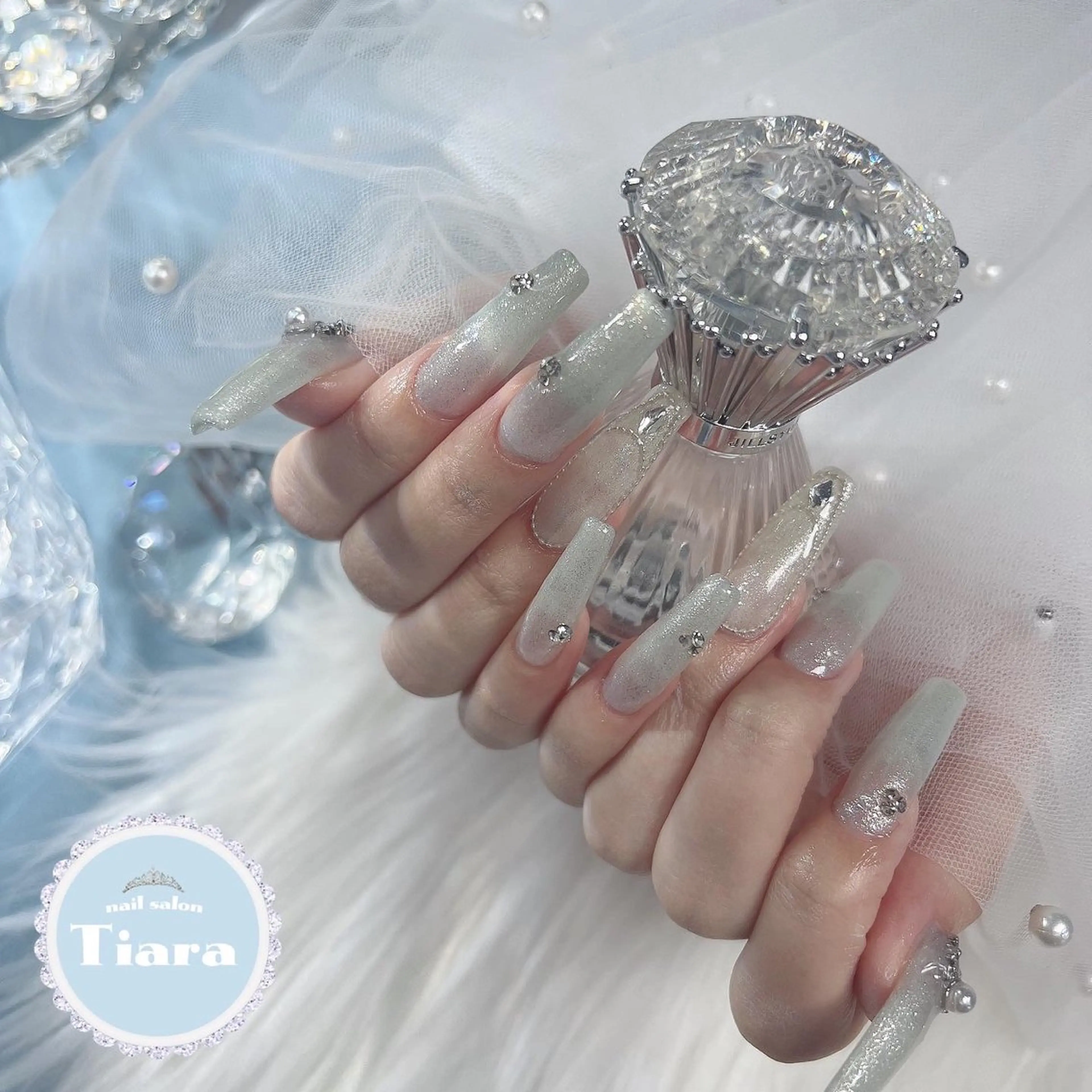 ネイル キラキラネイル 水色 リボン &NAIL. Rio所属・groovy 新宿店のネイルデザイン