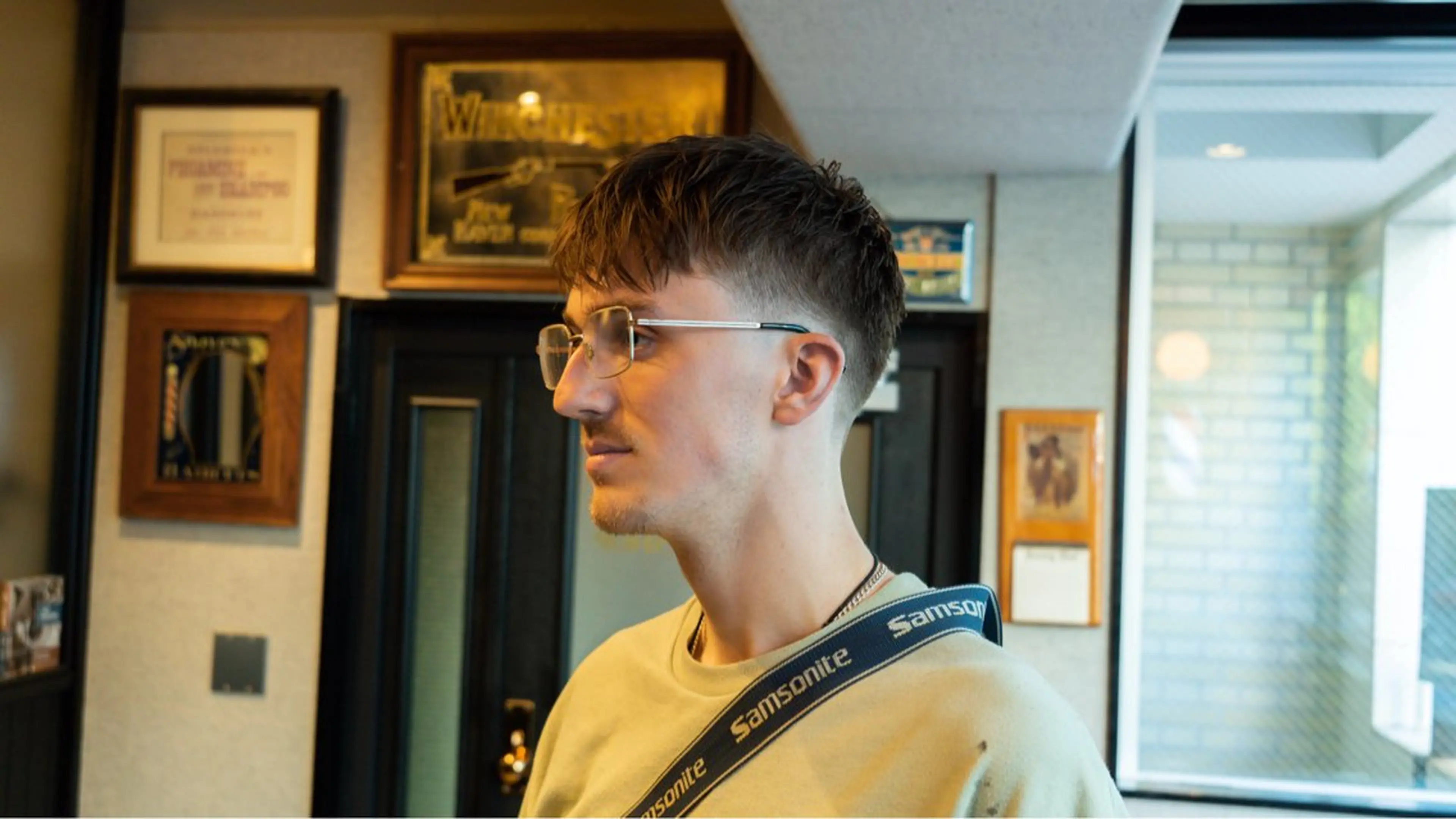 men’s Haircut + shavingの写真