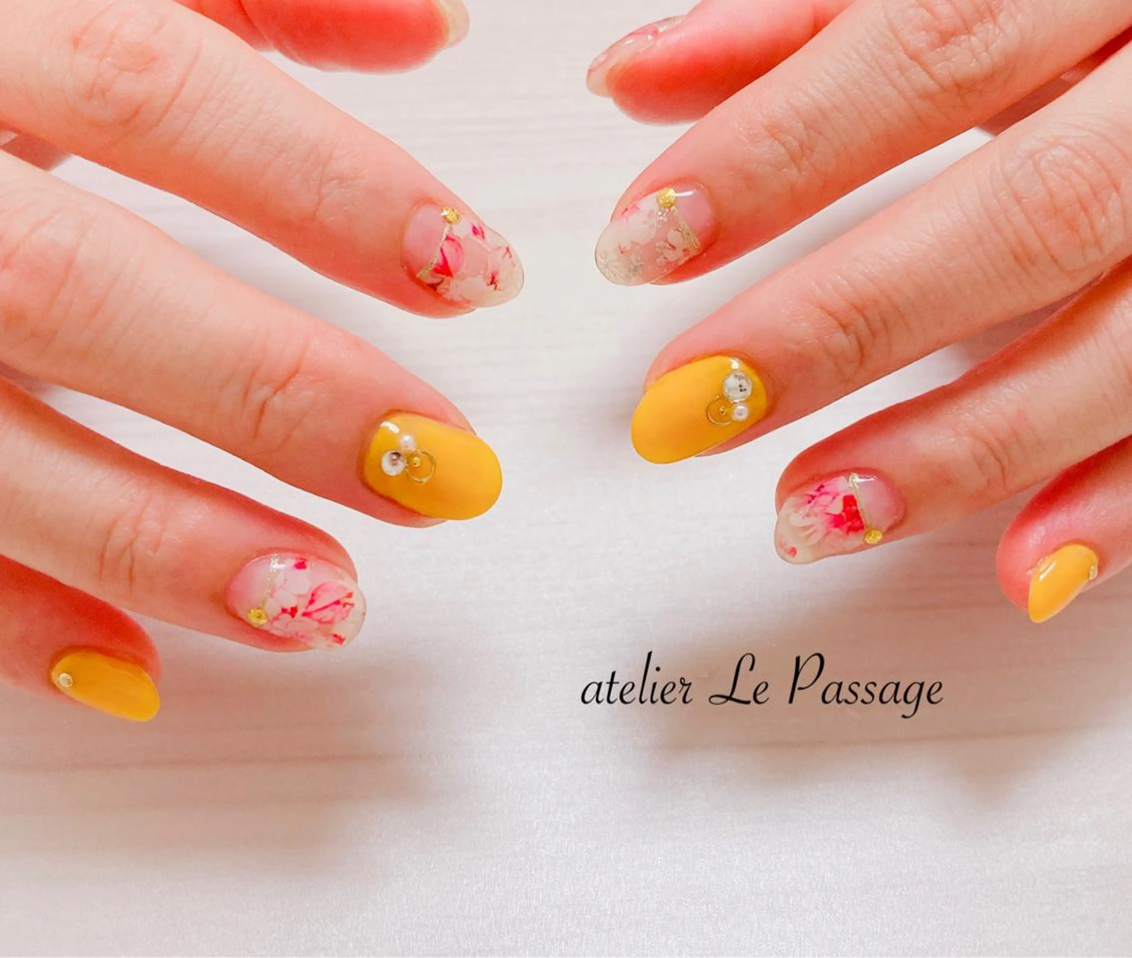 ネイル フラワーネイル ジェルネイル キラキラネイル ニュアンスネイル オフィスネイル ハンドネイル Atelier Le Passage所属・h nakatsukaのネイルデザイン