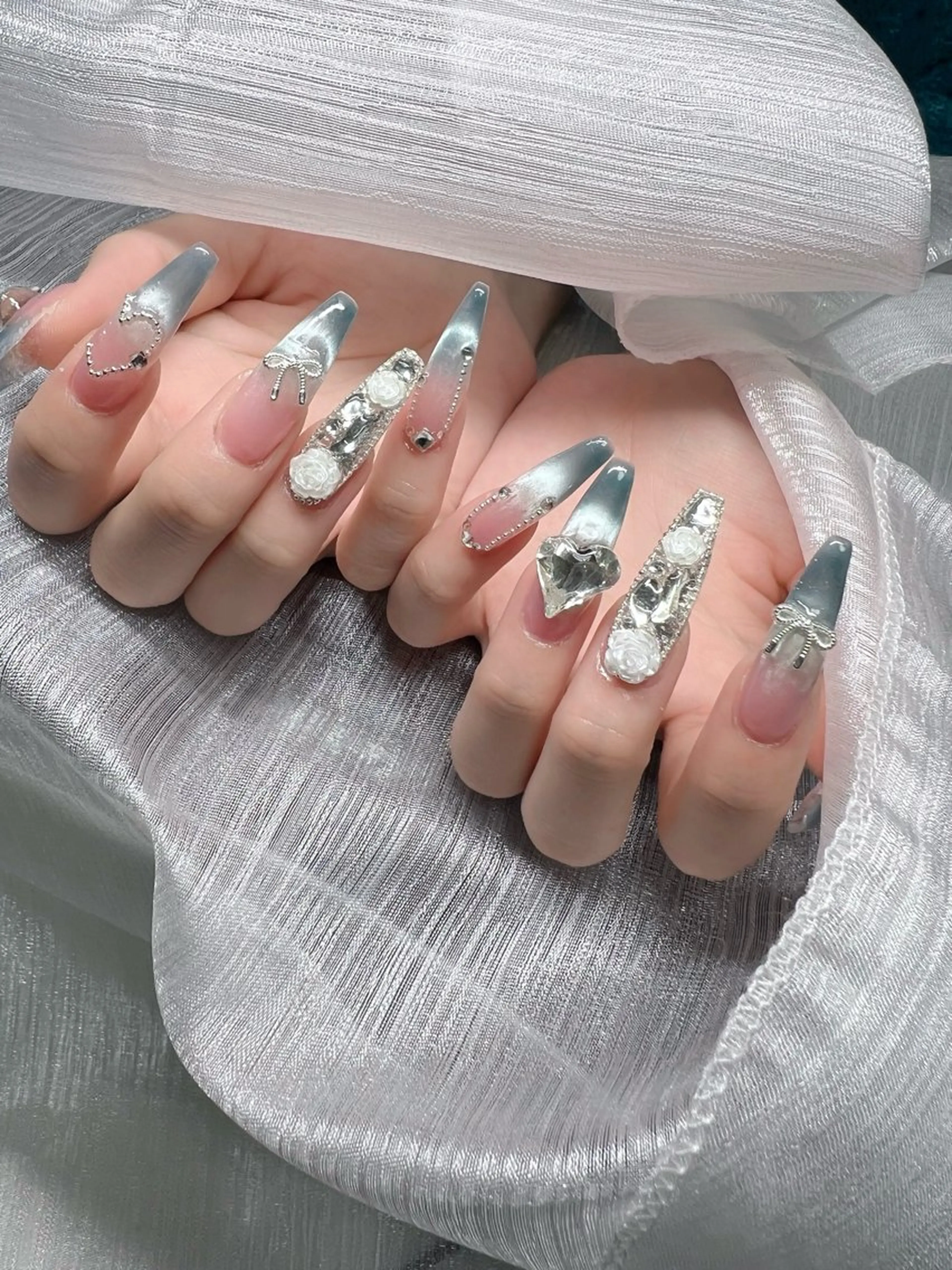 ネイル マグネットネイル ピンク ネイルチップ 冬ネイル Lee Nailsのネイルデザイン