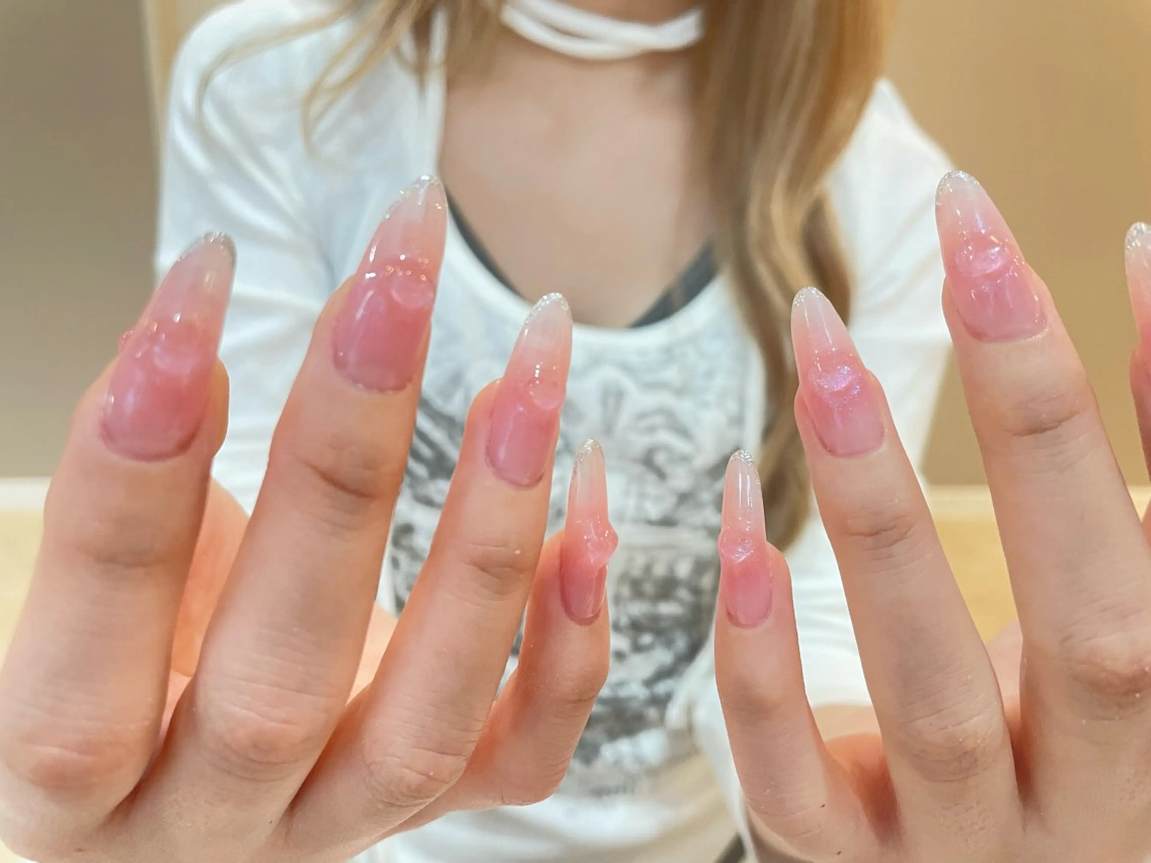 ネイル オーロラネイル チークネイル フレンチネイル ガラスフレンチ グラデーション H&B 楊のネイルデザイン