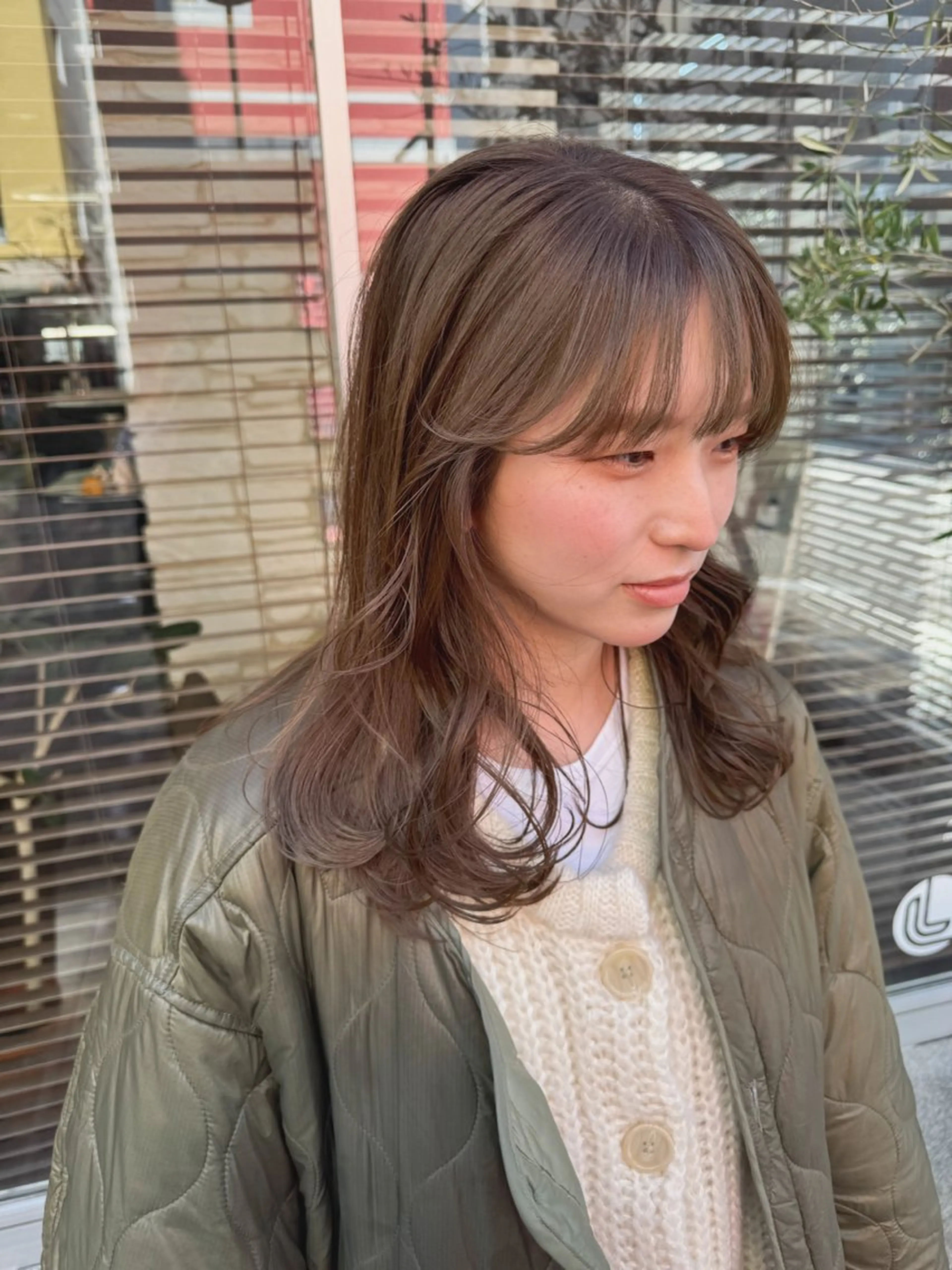 ミディアム カット ヘアカラー トリートメント maika /layer cutのヘアスタイル