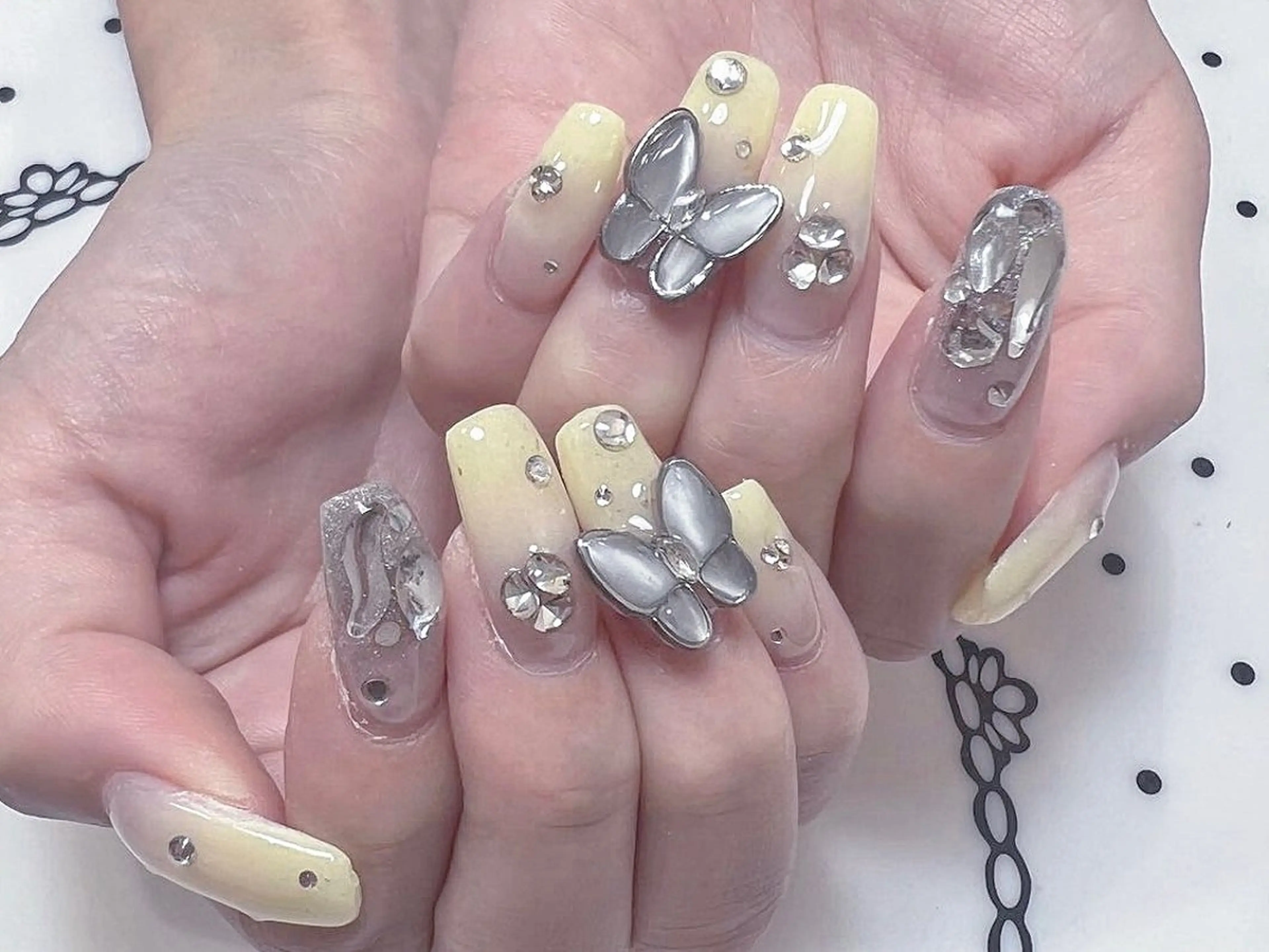 ネイル アートネイル オーロラネイル フラッシュネイル ガーリー キラキラネイル ハンドネイル DEMAIN- 🕊️研修のネイルデザイン