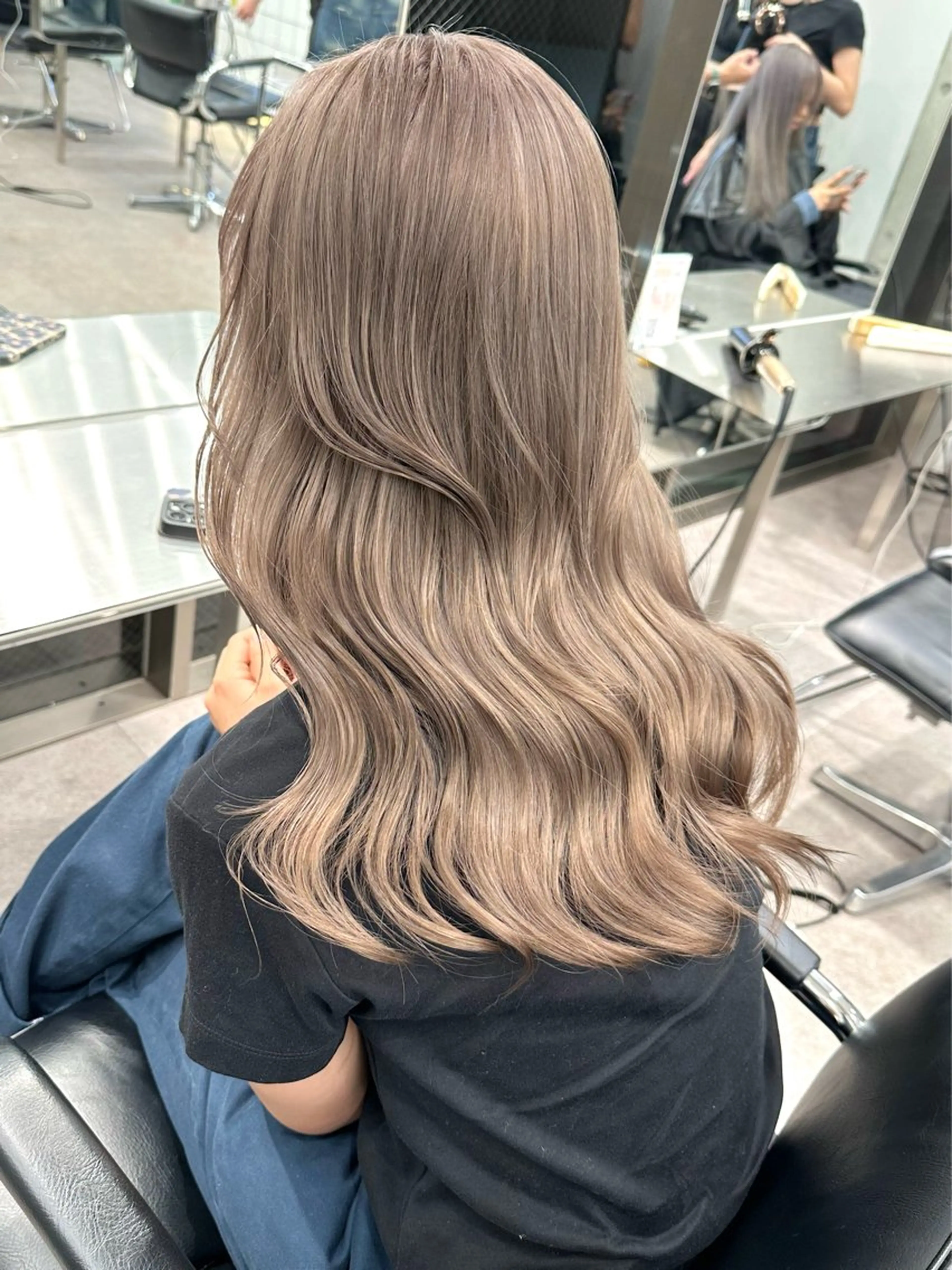 セミロング cinq PROJECT所属・ミルクティーベージュ /三村克彦のヘアスタイル