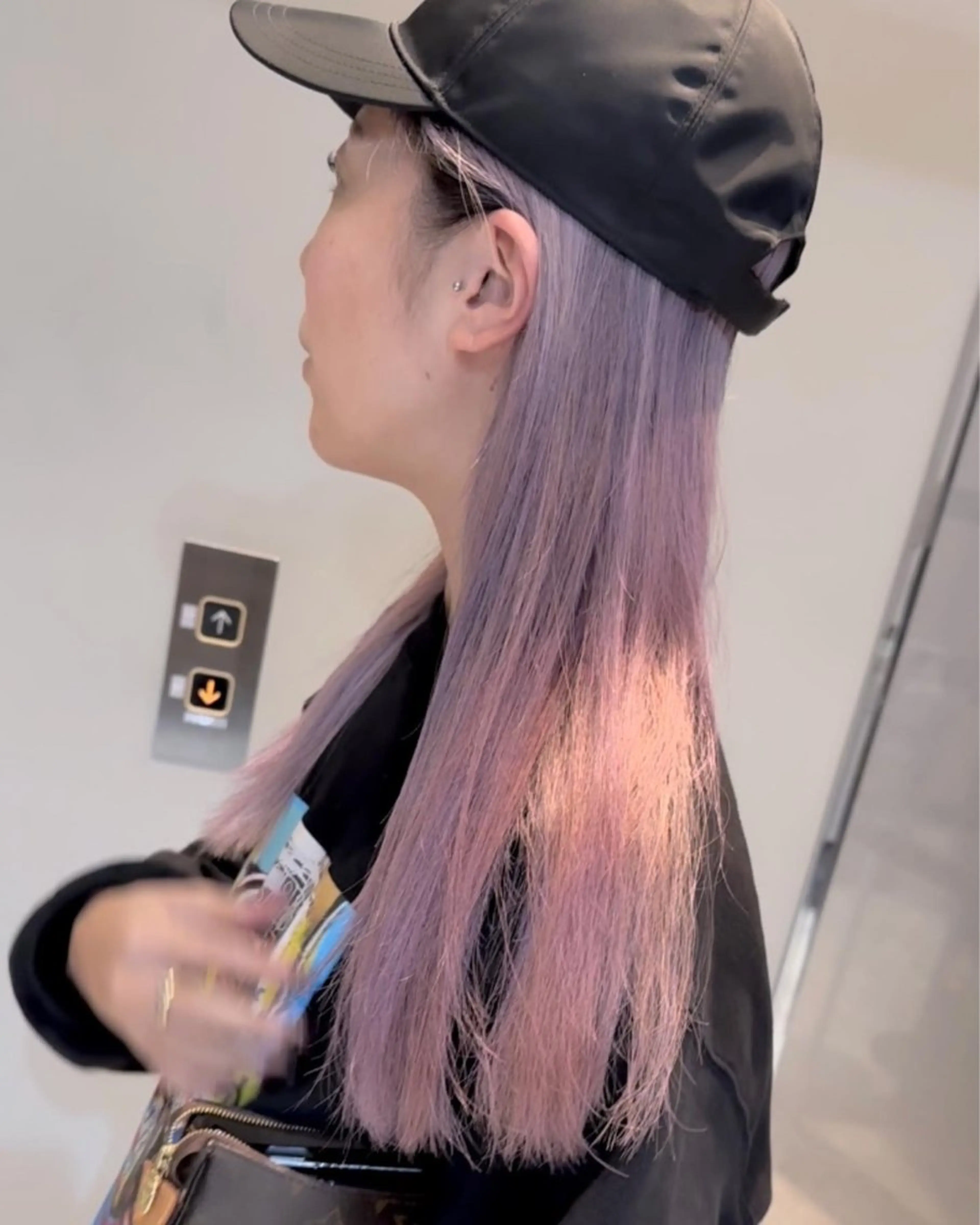 ロング ピンクラベンダー ヘアカラー 🔷ブリーチバレイヤ ージュ🔷飯野達也のヘアスタイル