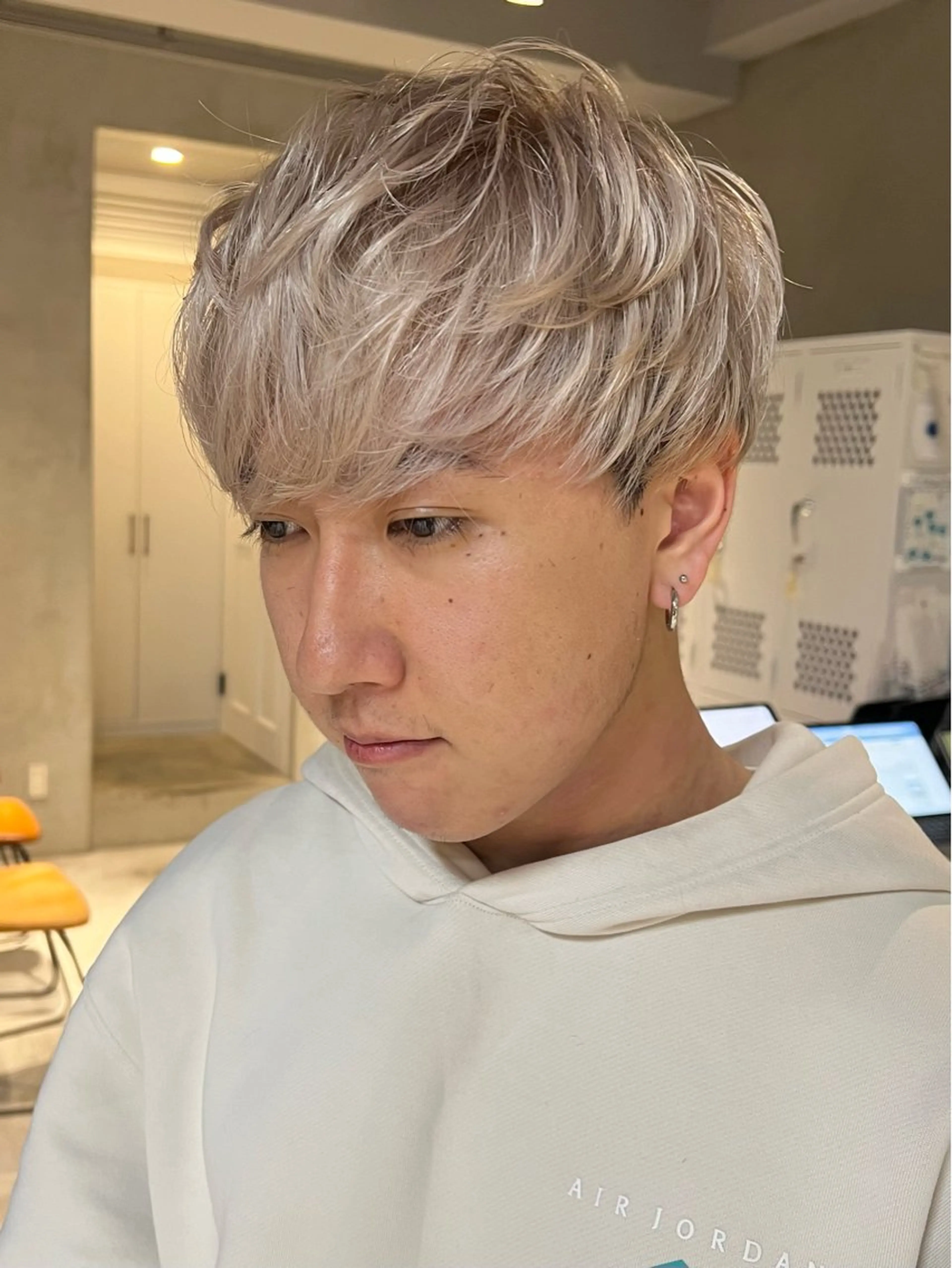 ショート カラー ベージュカラー ブリーチ ブロンド ダブルカラー ホワイトベージュ ヘアカラー 仲井間　賢雄 fifthのヘアスタイル