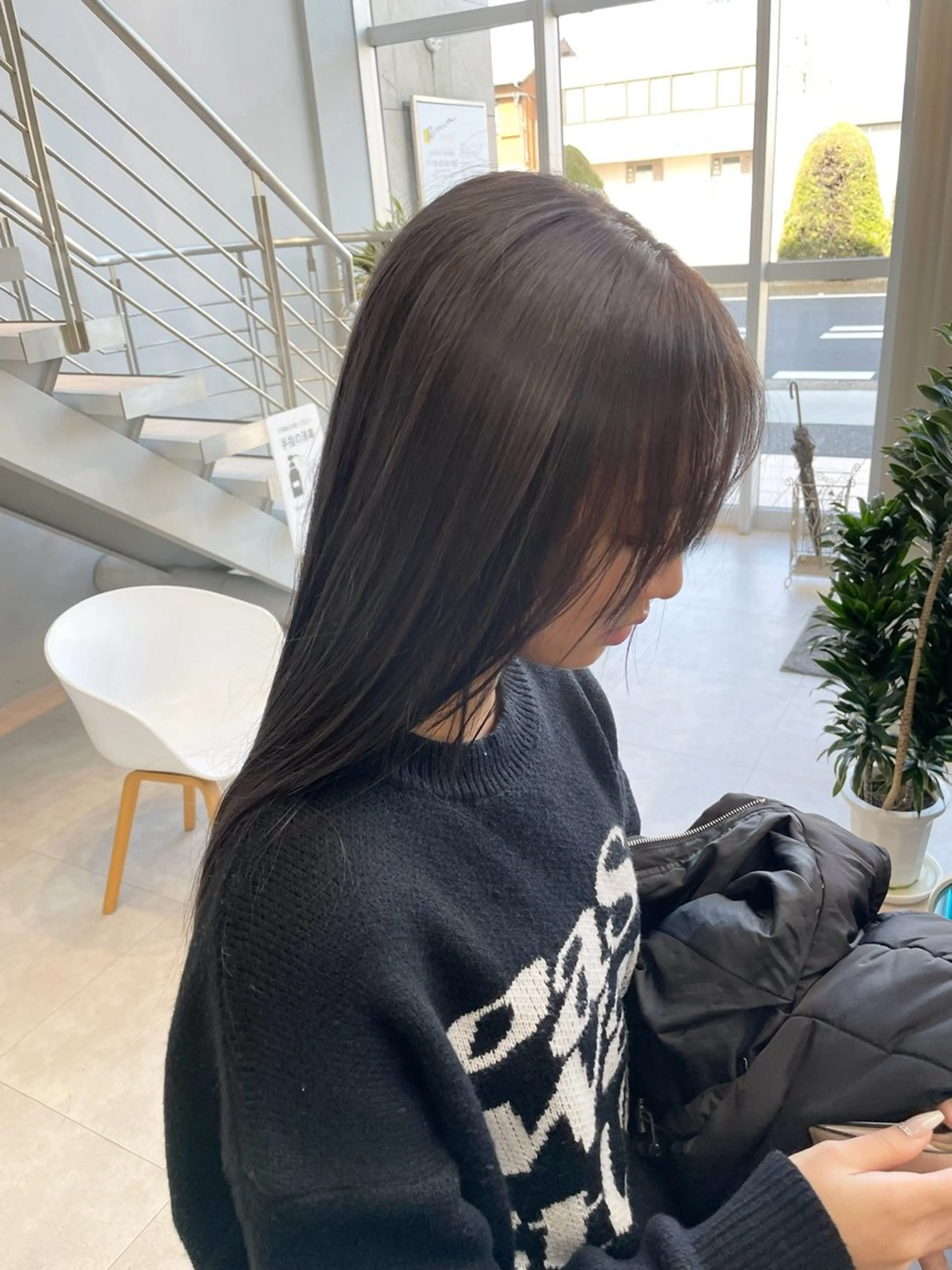 ロング カラー グレージュ ヘアカラー エマ ピボット 中川店所属・富原崇太/切りっぱな しボブ/透明感カラーのヘアスタイル