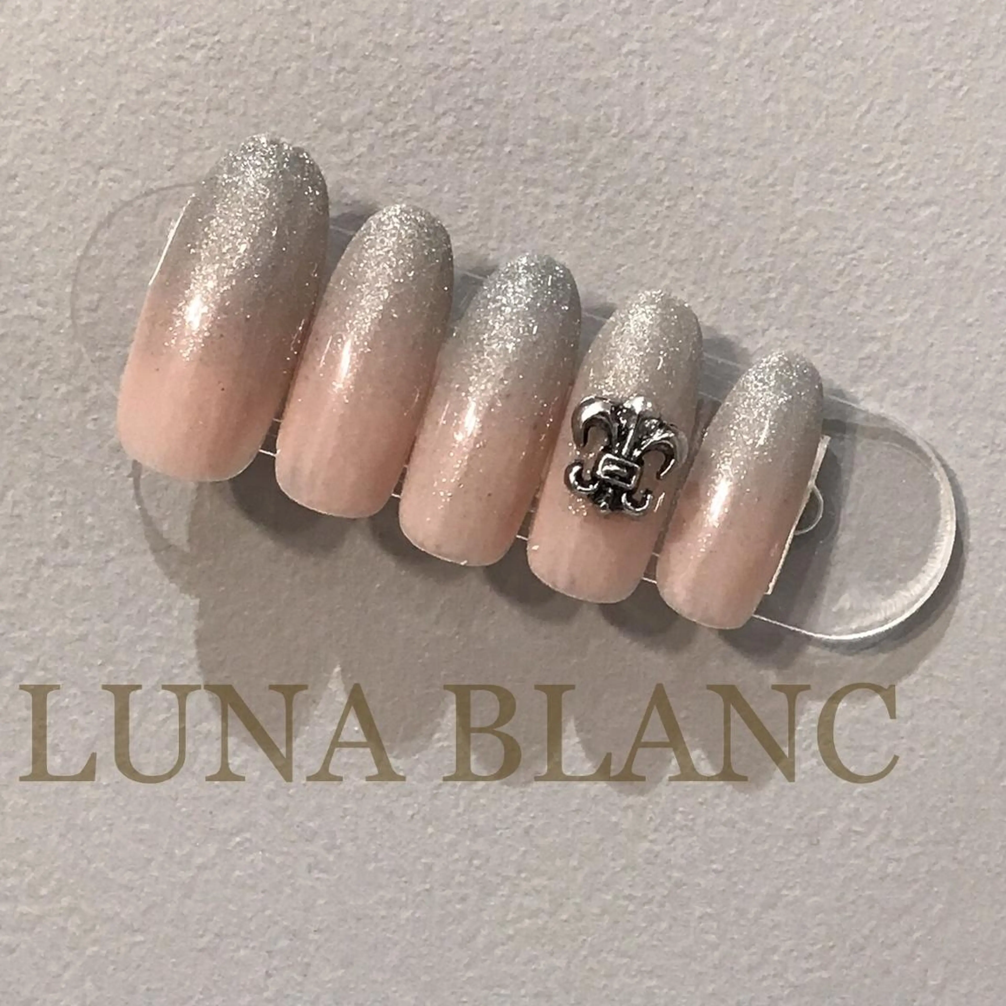 ミディアム nail LUNA BLANCのネイルデザイン