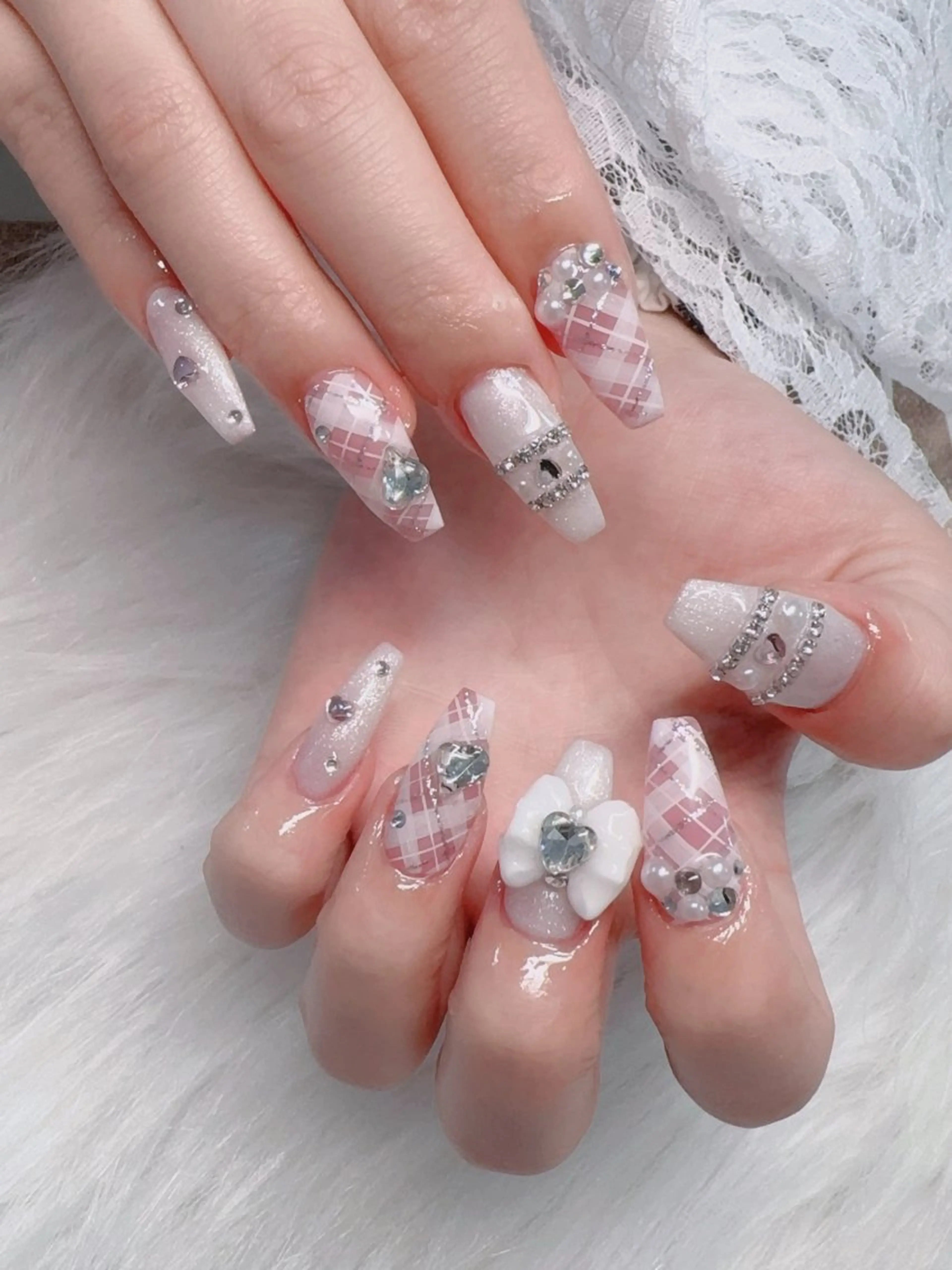 ネイル フレンチネイル ジェルネイル ガラスフレンチ ハロウィン ハート ハンドネイル H.baby Nail Salonのネイルデザイン