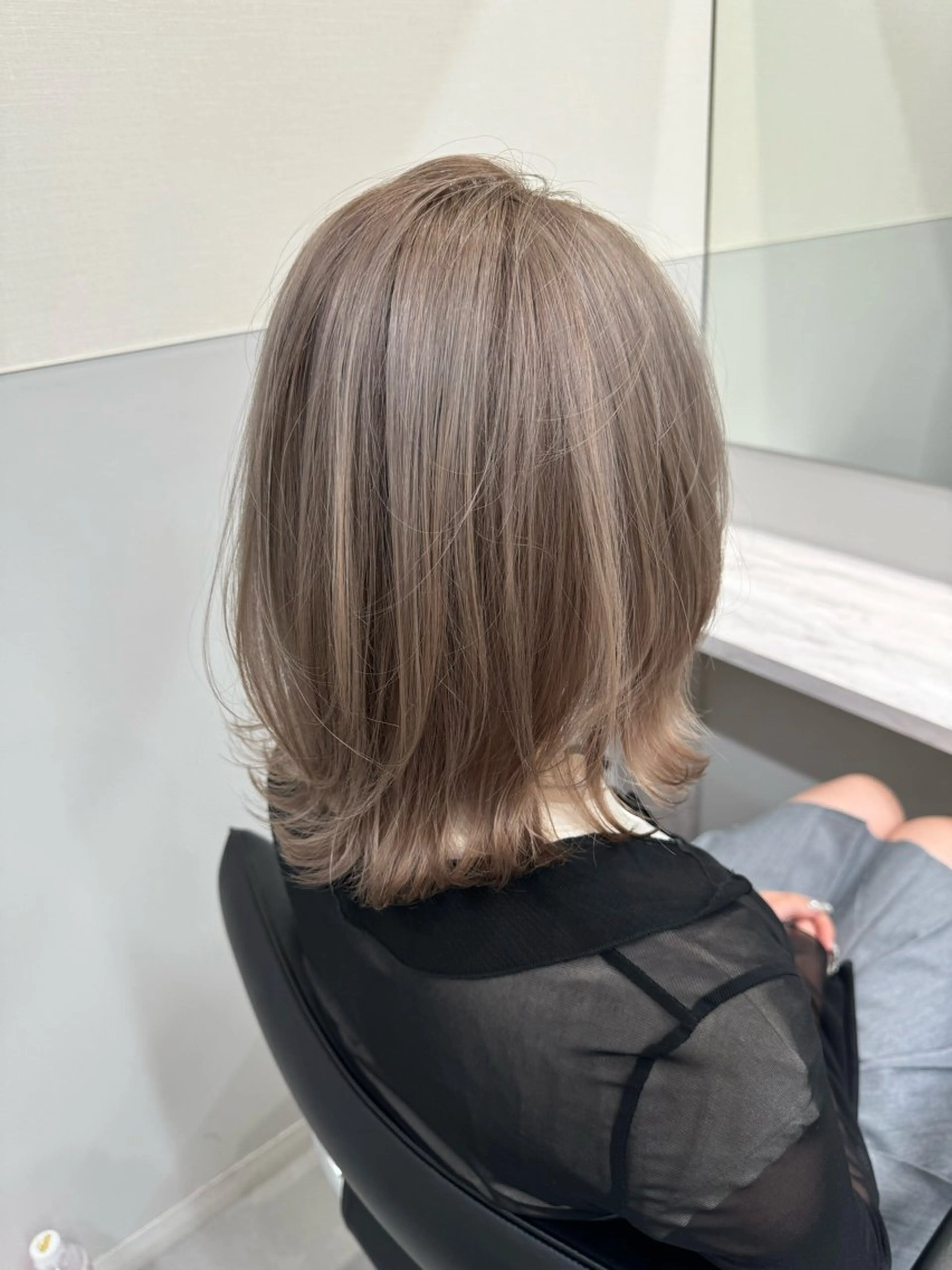 ミディアム カラー ボブレイヤー ベージュカラー ミルクティーベージュ ボブ レイヤーカット カット ヘアカラー トリートメント ヘアセット SALOWIN新宿三丁目【サロウィン】所属・レイヤー🔶髪質改善 🔶透明感カラー青木のヘアスタイル