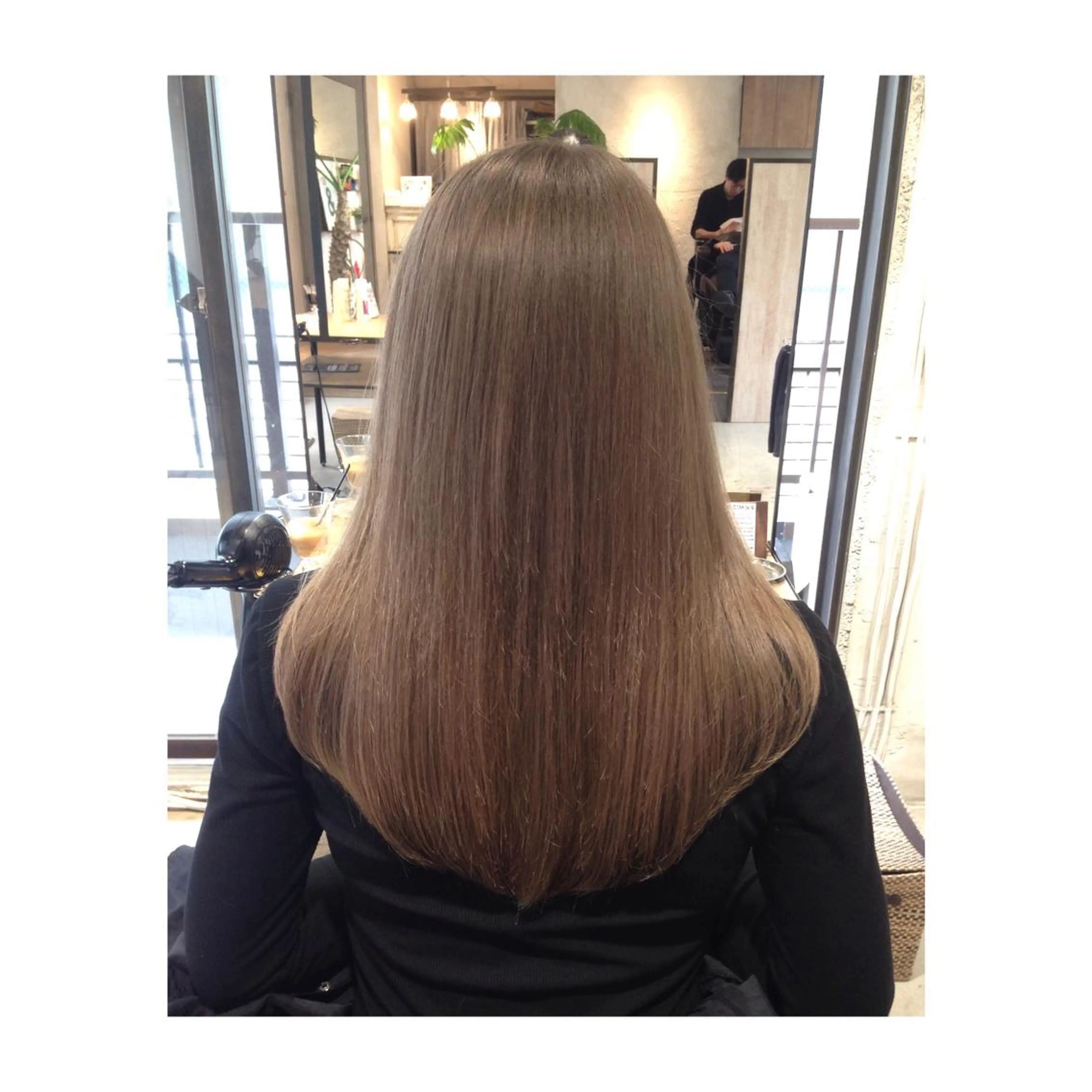 セミロング ロング カラー パーマ アオガミ （前髪顔周りカット）のヘアスタイル