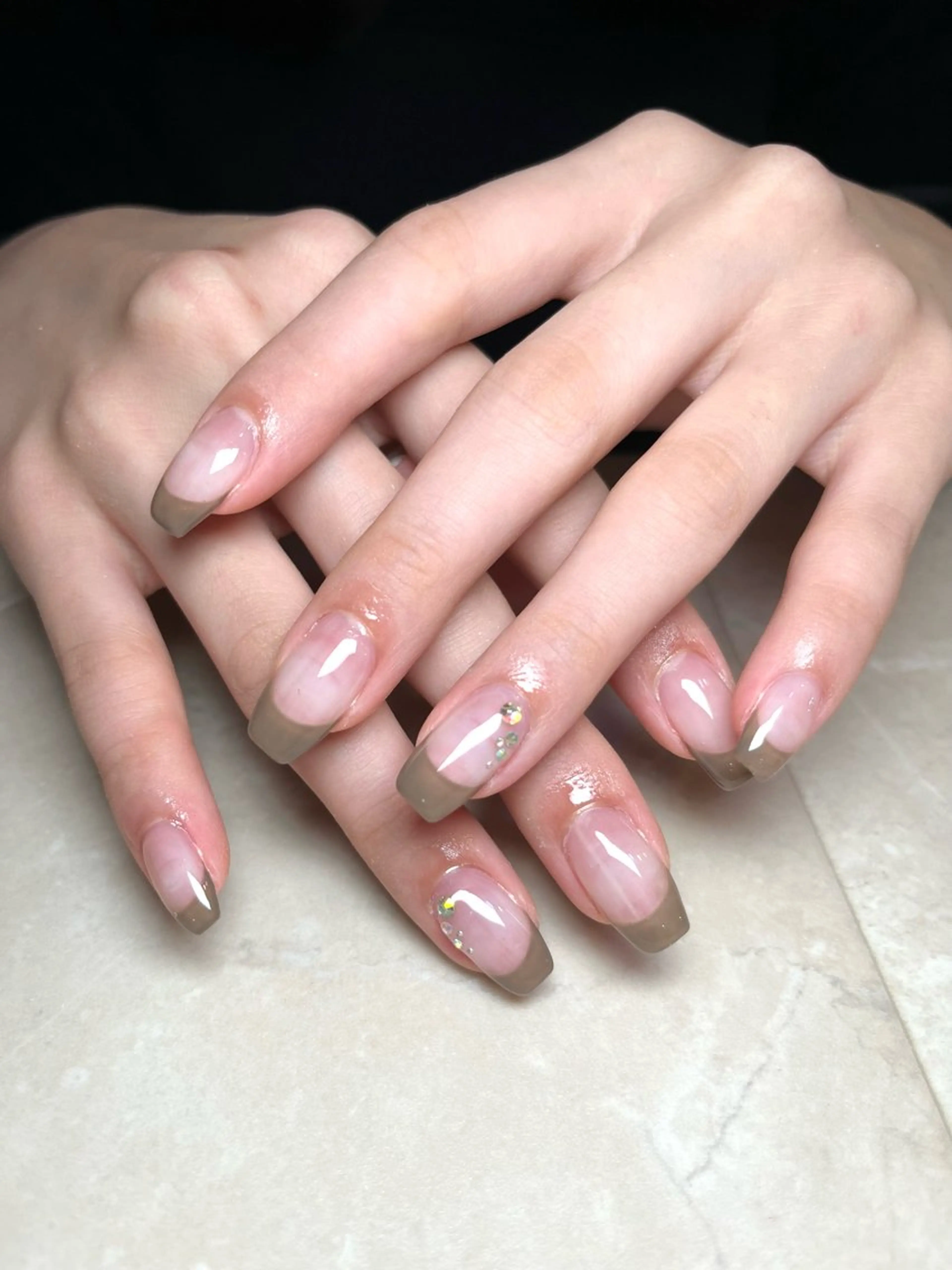 ネイル フレンチネイル ストーンネイル 🌻Sunrich Fuka🌻のネイルデザイン