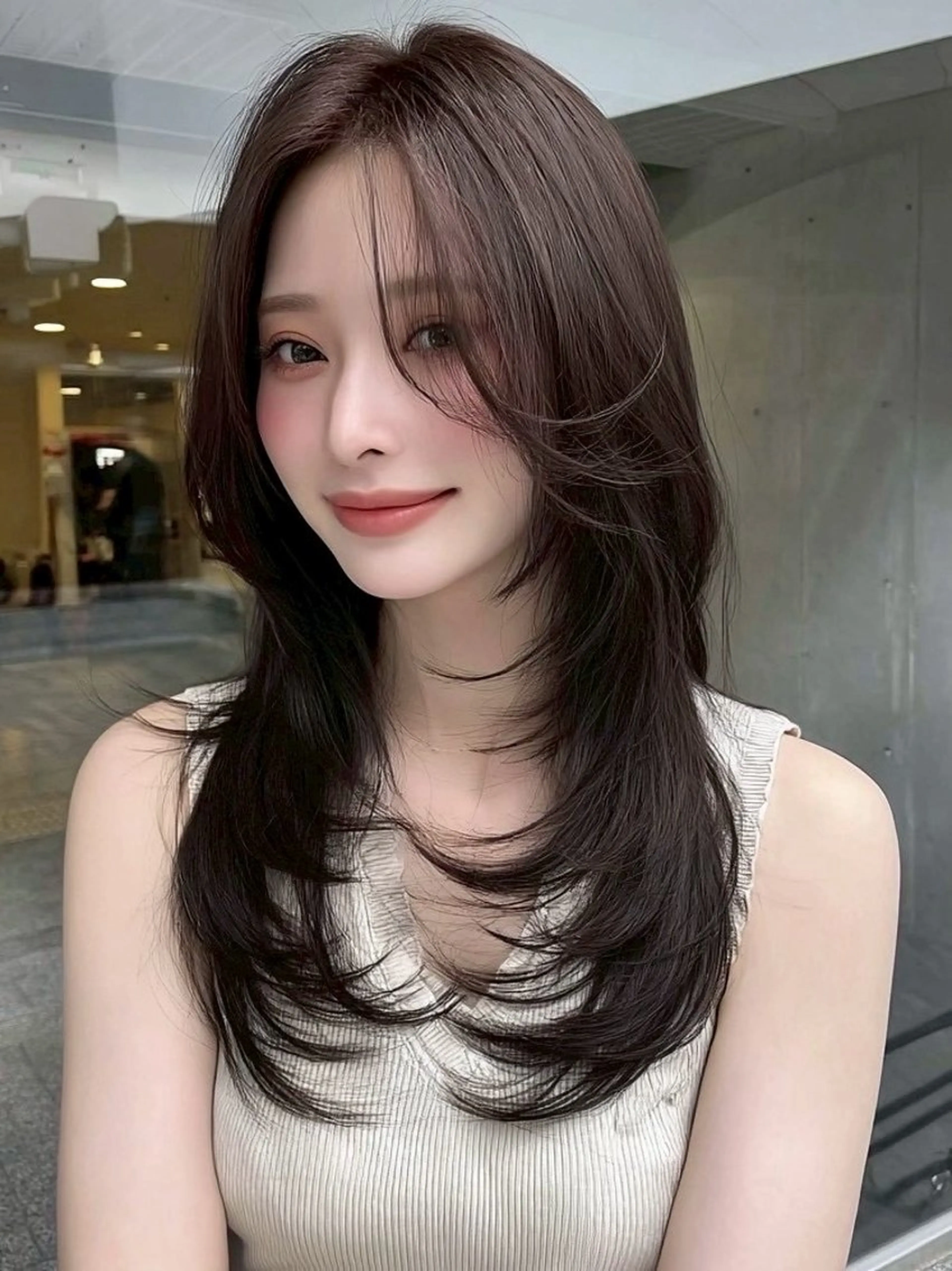 セミロング カラー セミロングパーマ 髪質改善 韓国風ヘア 縮毛矯正 カット ヘアカラー トリートメント 西 優衣奈のヘアスタイル