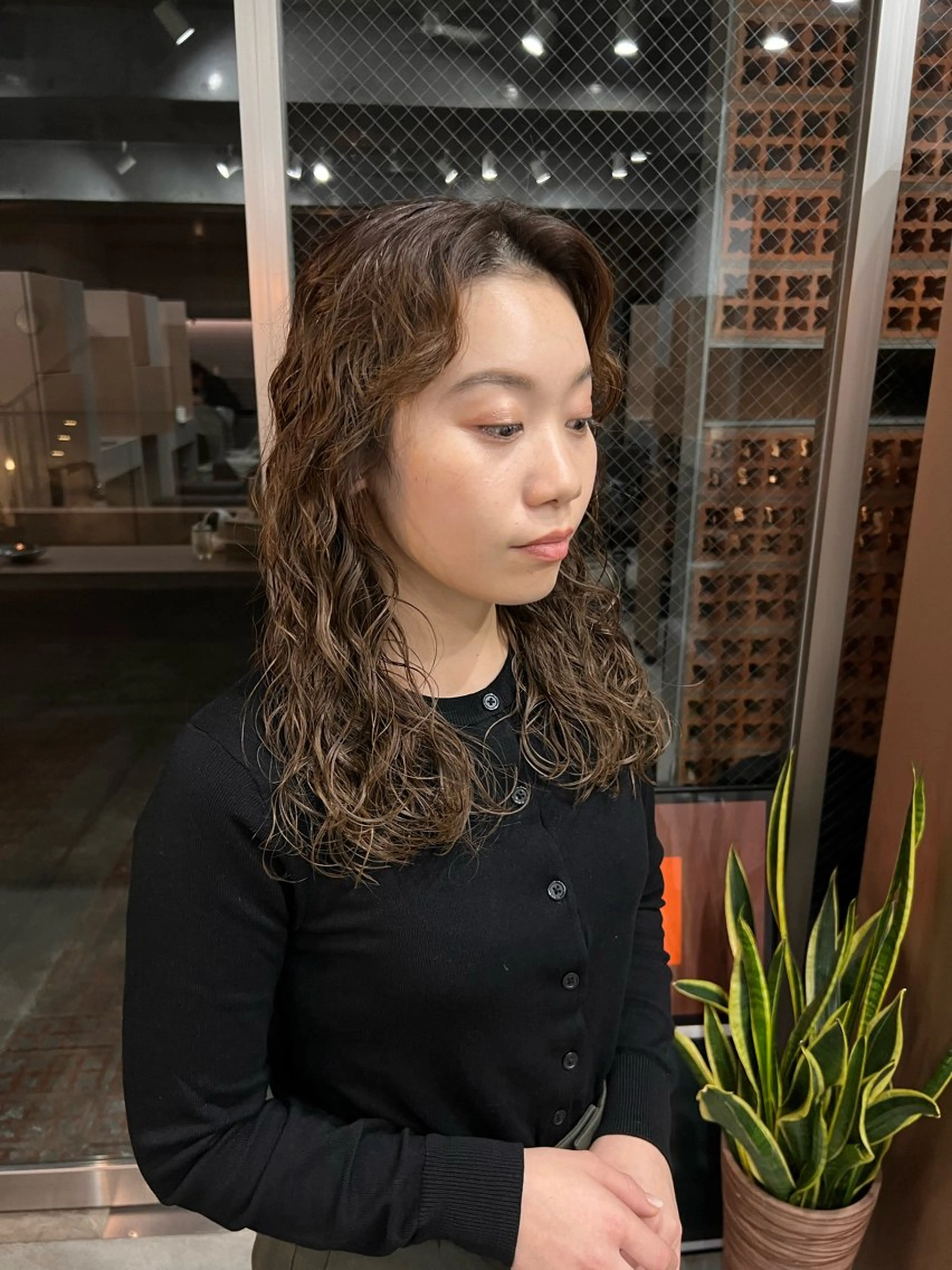 セミロング パーマ レイヤーカット/ パーマ‪/表参道のヘアスタイル