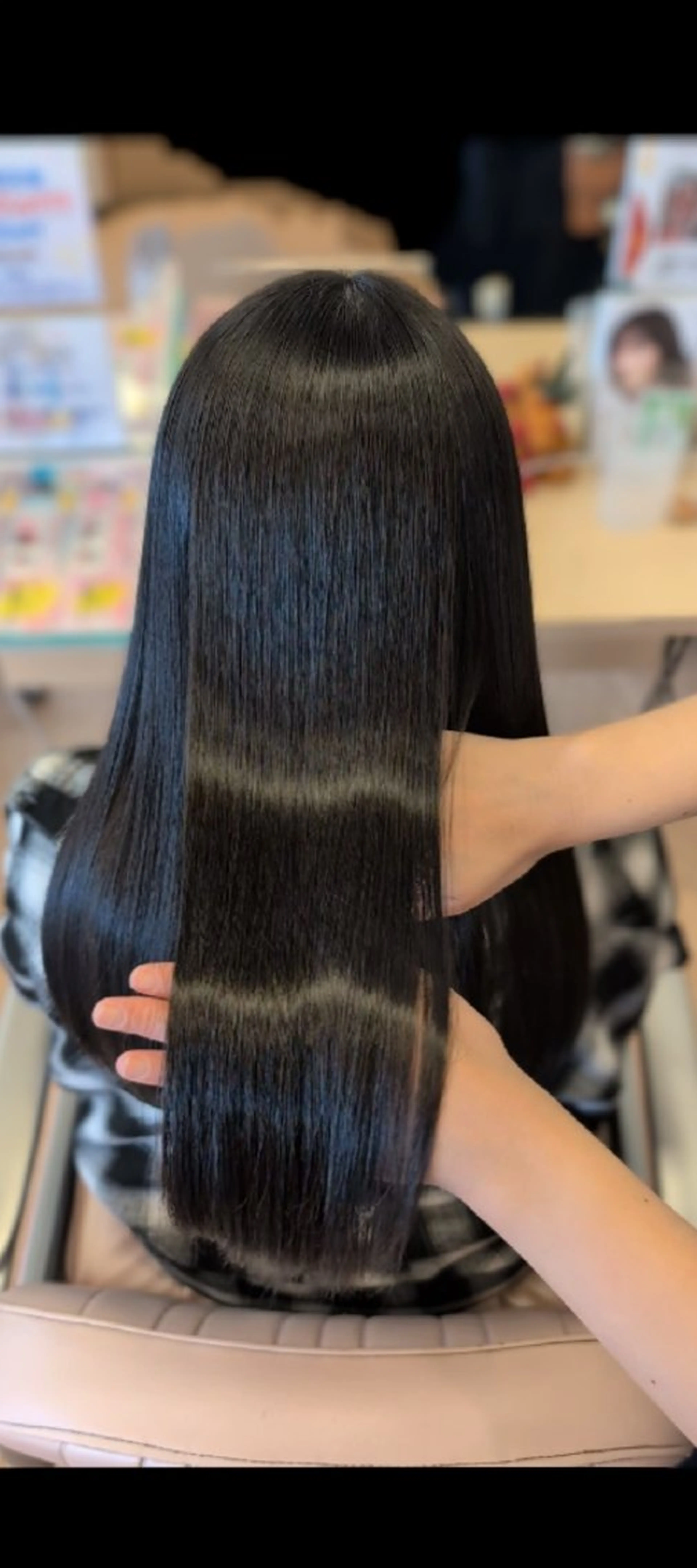 セミロング カット 鈴木 優里花のヘアスタイル