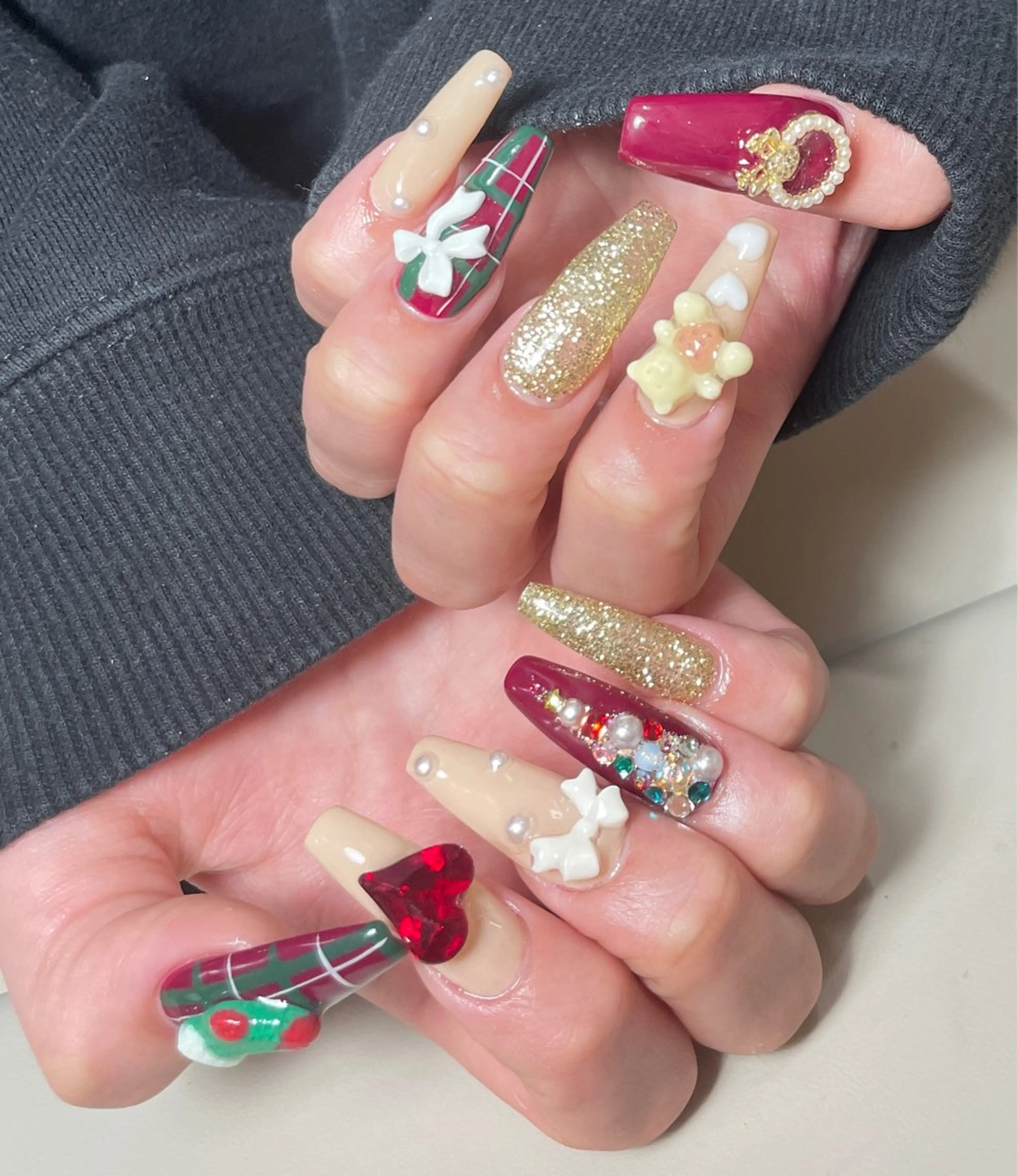 ネイル ハンドネイル AngelChris ビューティーサロンのネイルデザイン