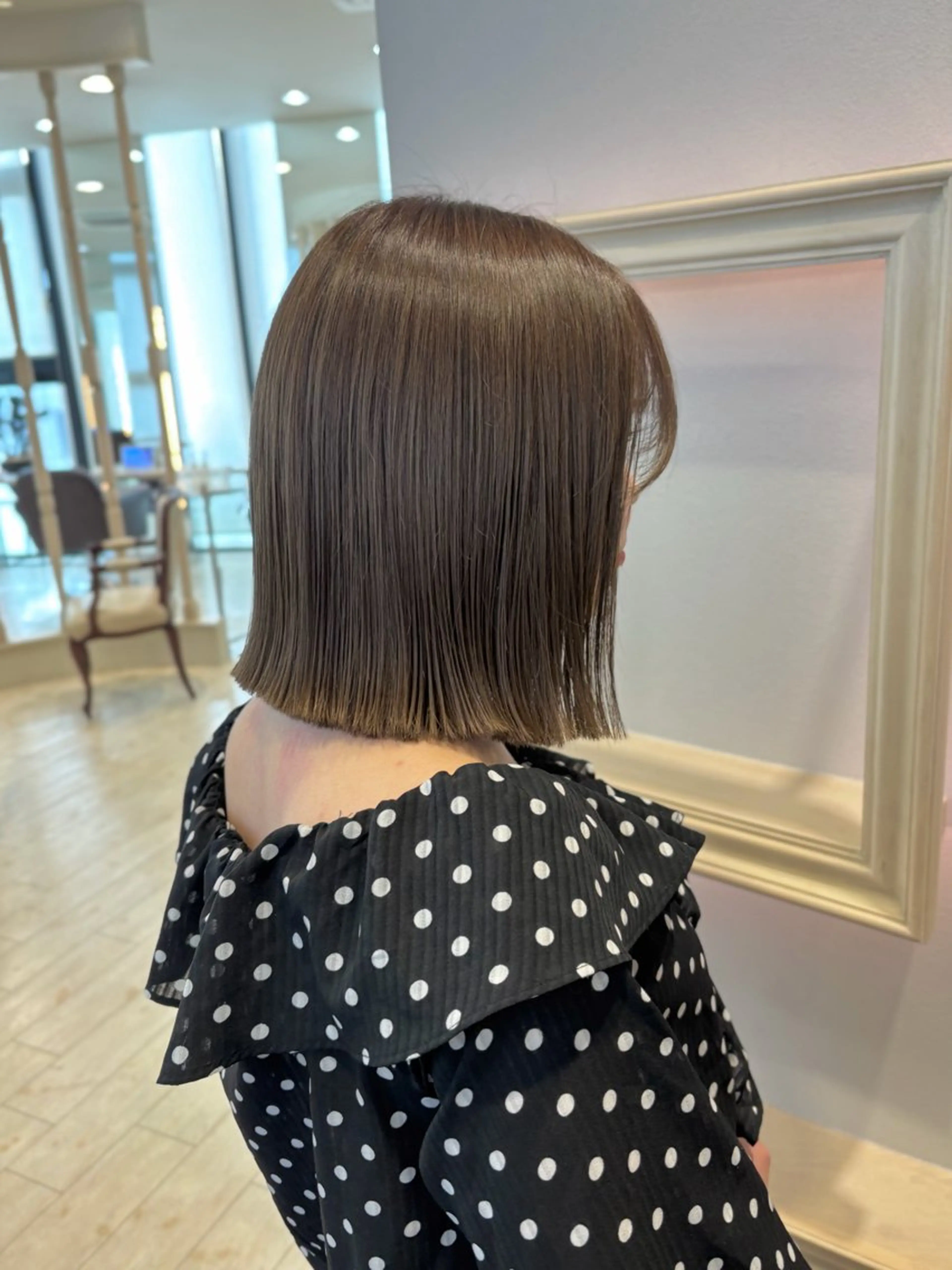 ミディアム カラー 切りっぱなしボブ ベージュカラー ブリーチ 透明感カラー ダブルカラー カット ヘアカラー トリートメント サソウ ユリエ🥥のヘアスタイル