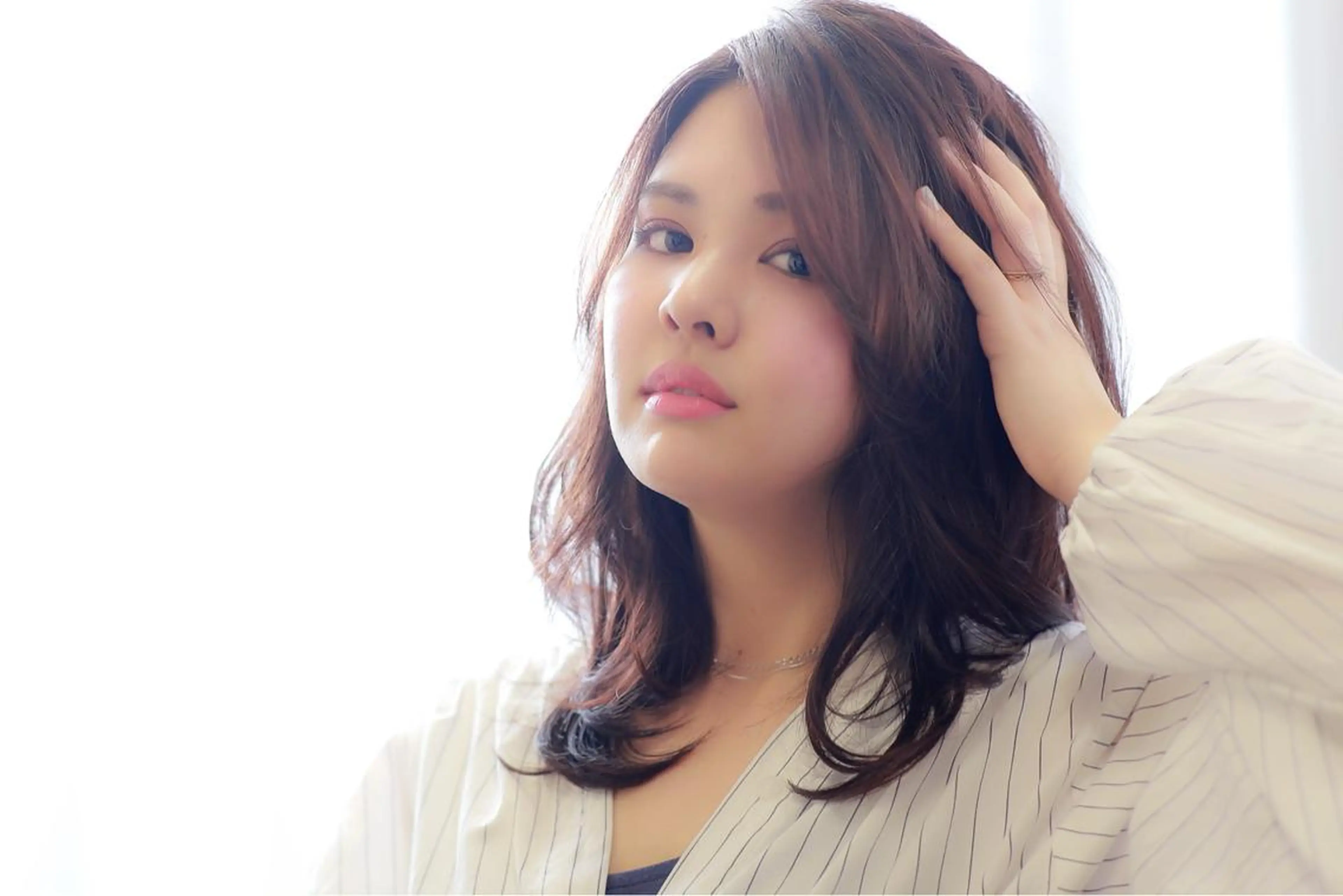 ミディアム カラー 井上 涼花のヘアスタイル