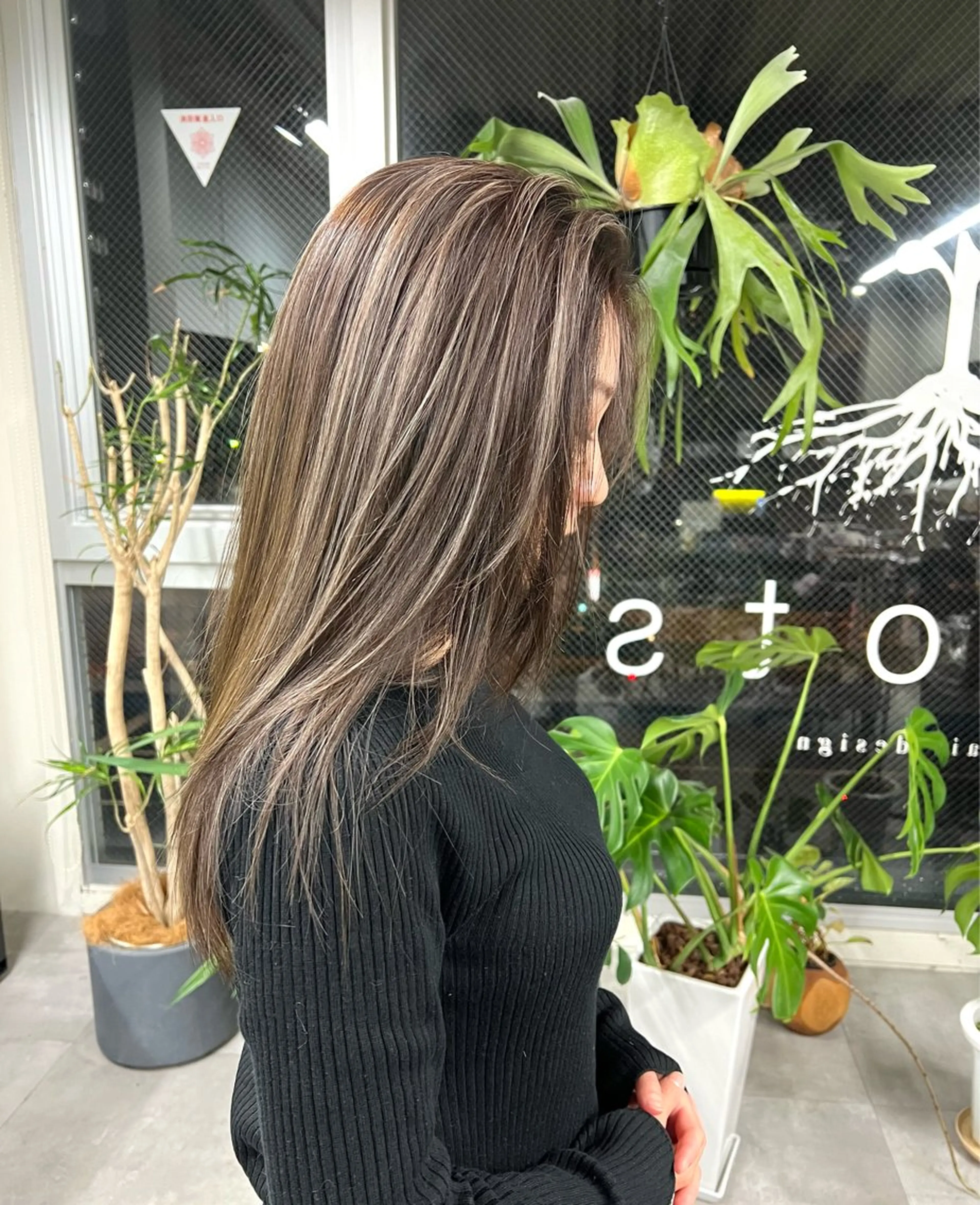 ロング ハイライト roots hairdesign所属・髪質改善/透明感 プライベートサロンのヘアスタイル