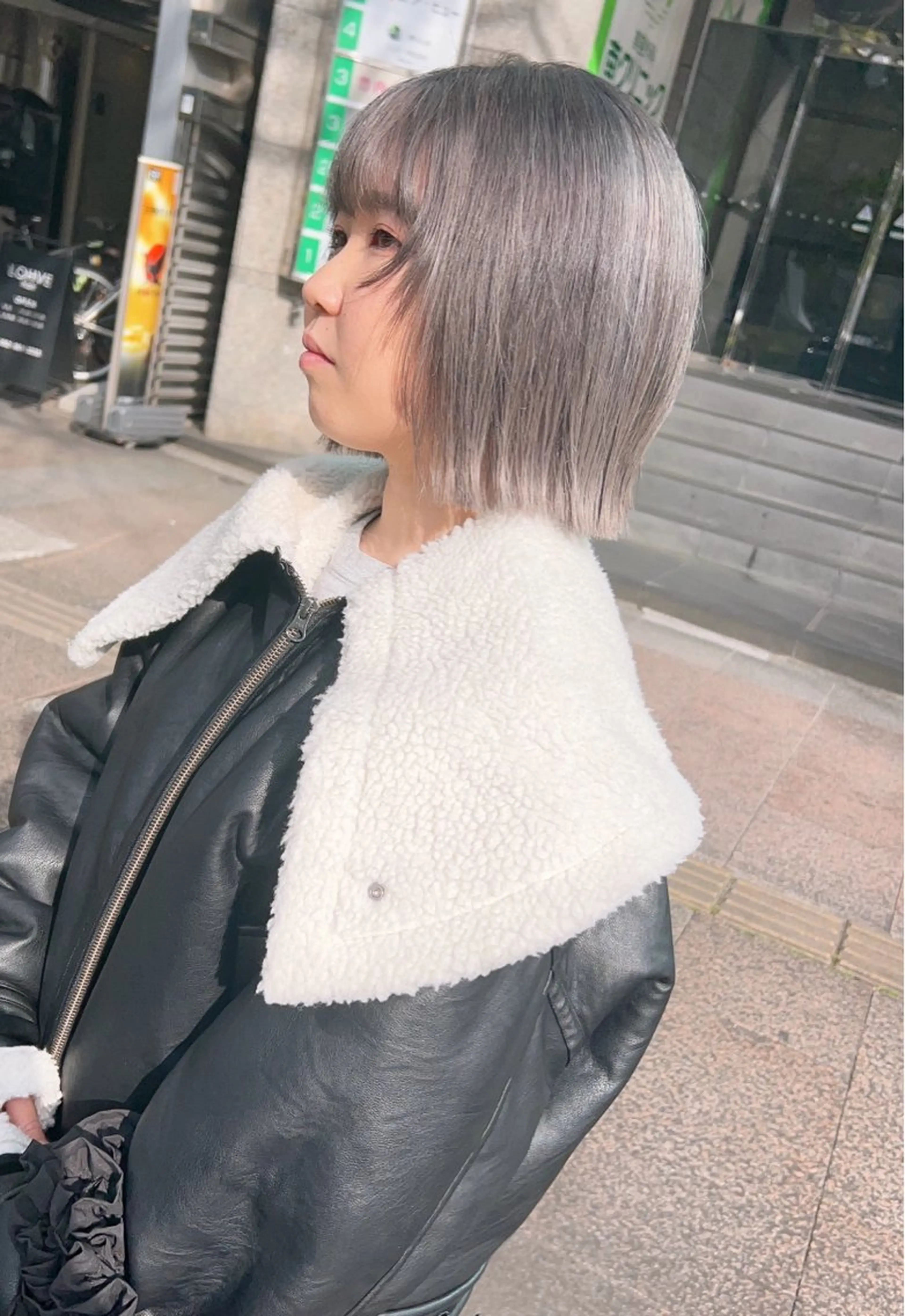 ショート カラー ブリーチ シルバー ボブ カット ヘアカラー 安藤 明日翔のヘアスタイル