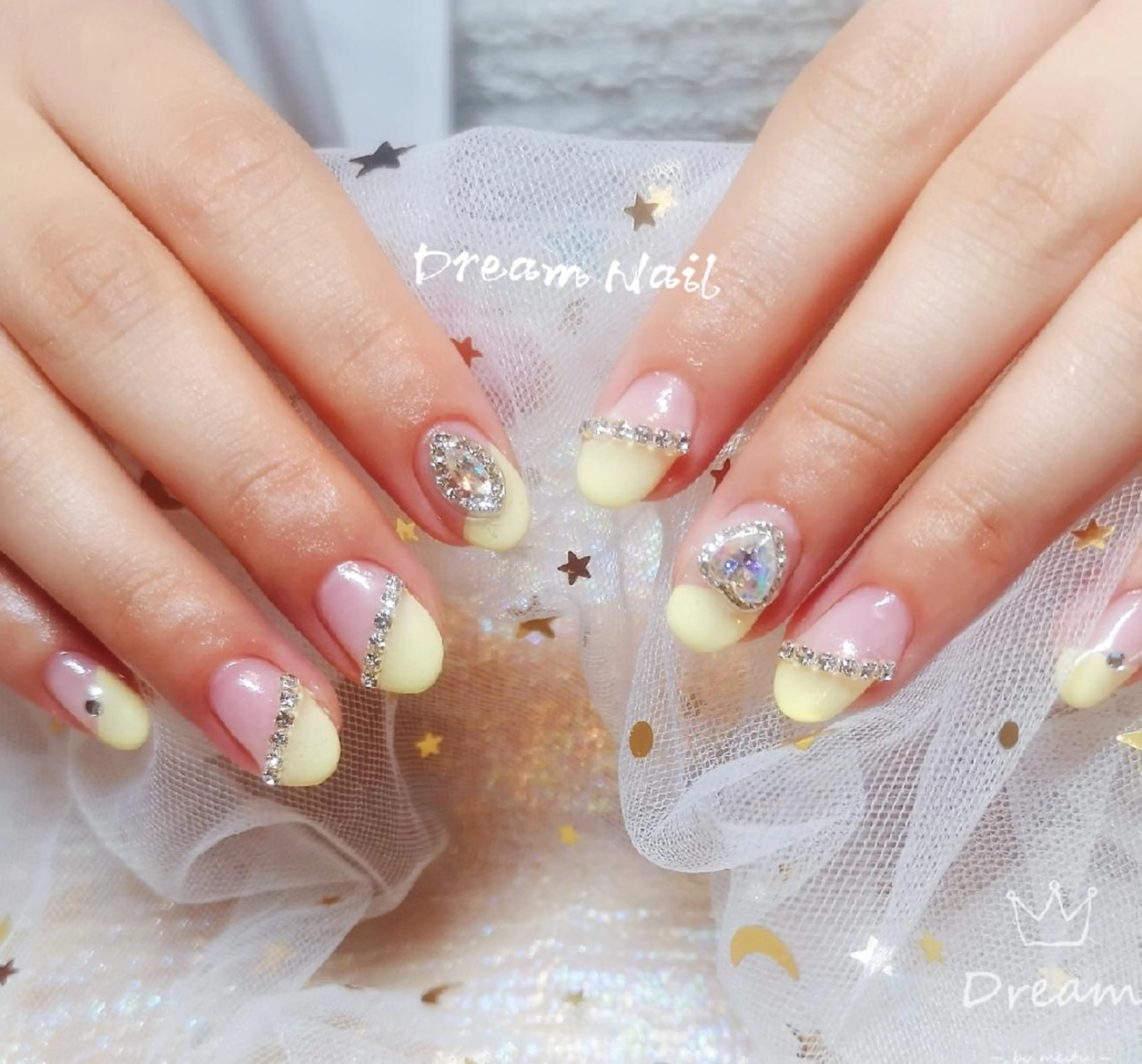 ネイル ミディアム キラキラネイル ワンホンネイル ハンドネイル ネイリストゆか💅 長さだし、深爪矯正のネイルデザイン