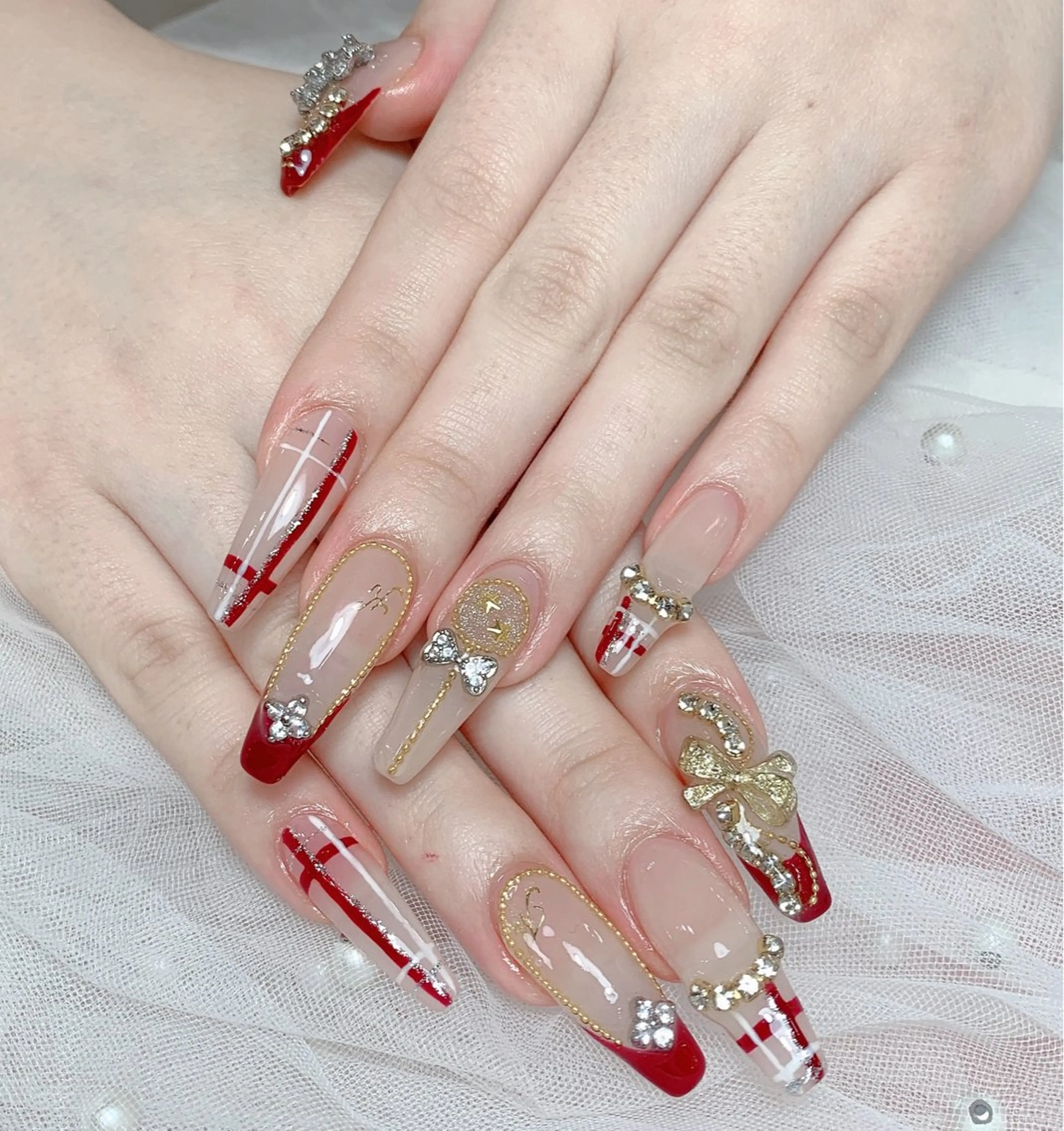 ✨チップ長さ出し✨持ち込みシンプルデザイン✨パーツ、シール、ストーン、パールは時間内に付け放題❣️の写真