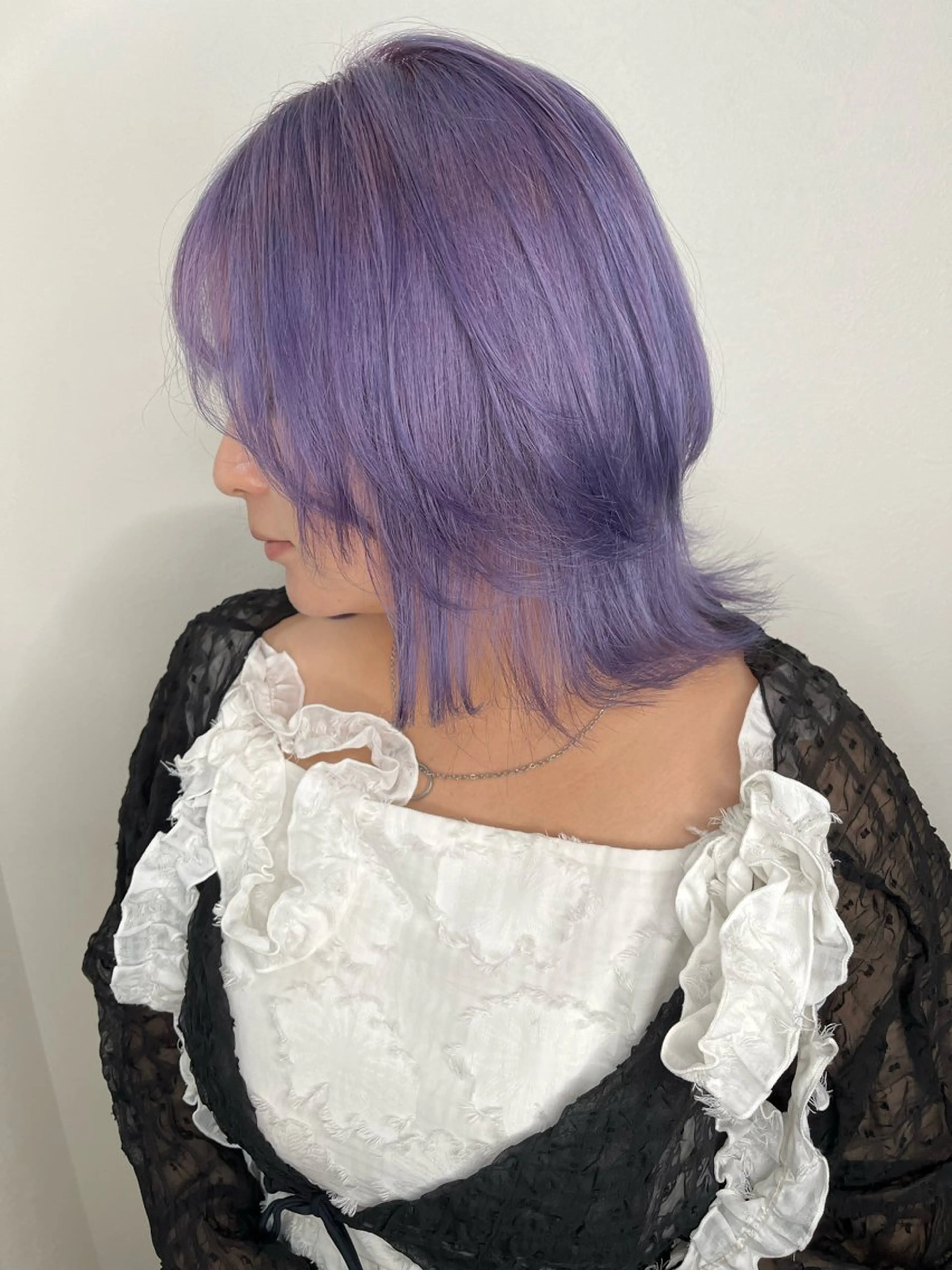 ミディアム パープルカラー ウルフカット ヘアカラー エクステ・髪質改善・ ブリーチ・吉田大介のヘアスタイル