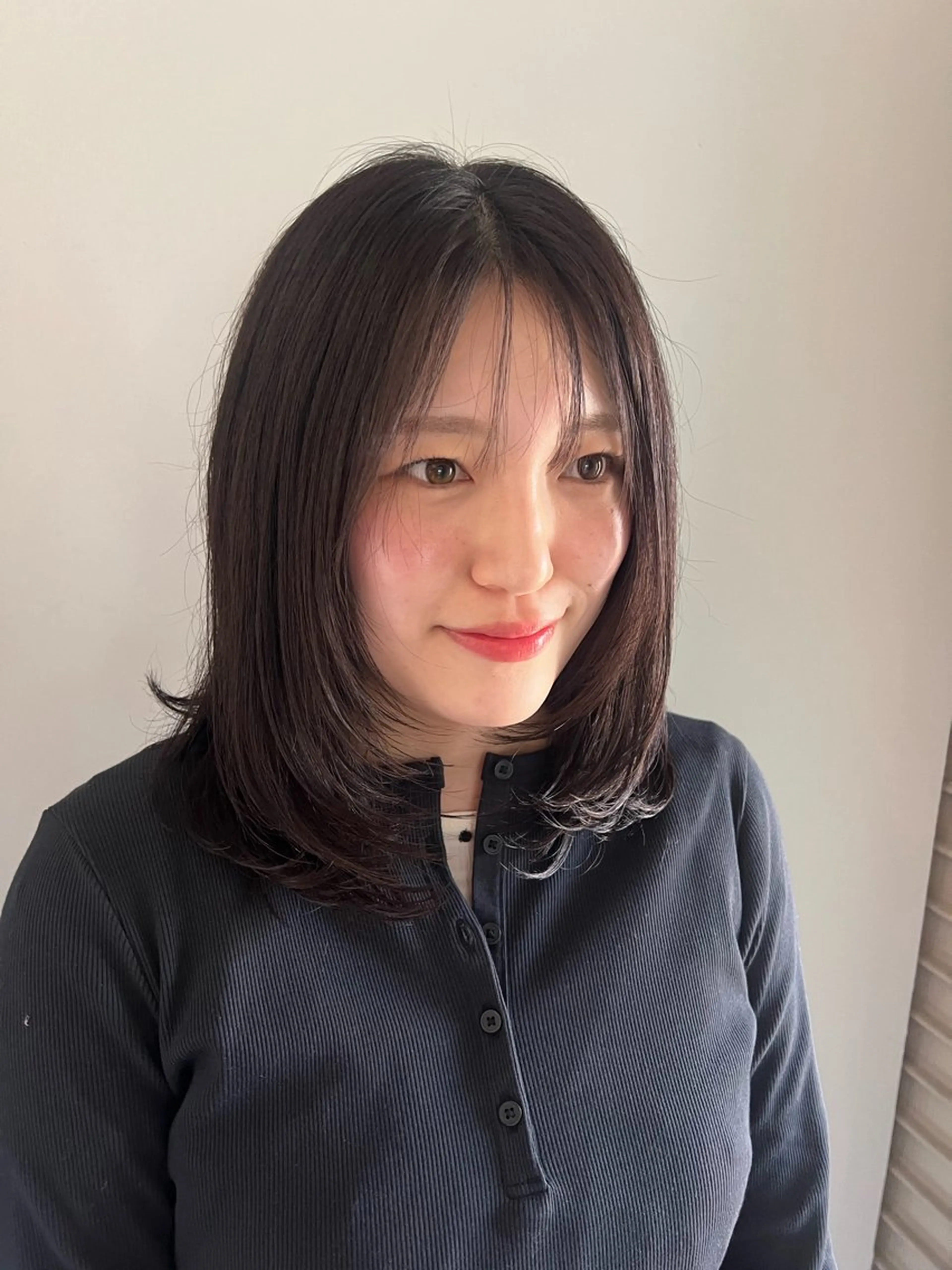 ミディアム レイヤーカット 深堀 さくらのヘアスタイル