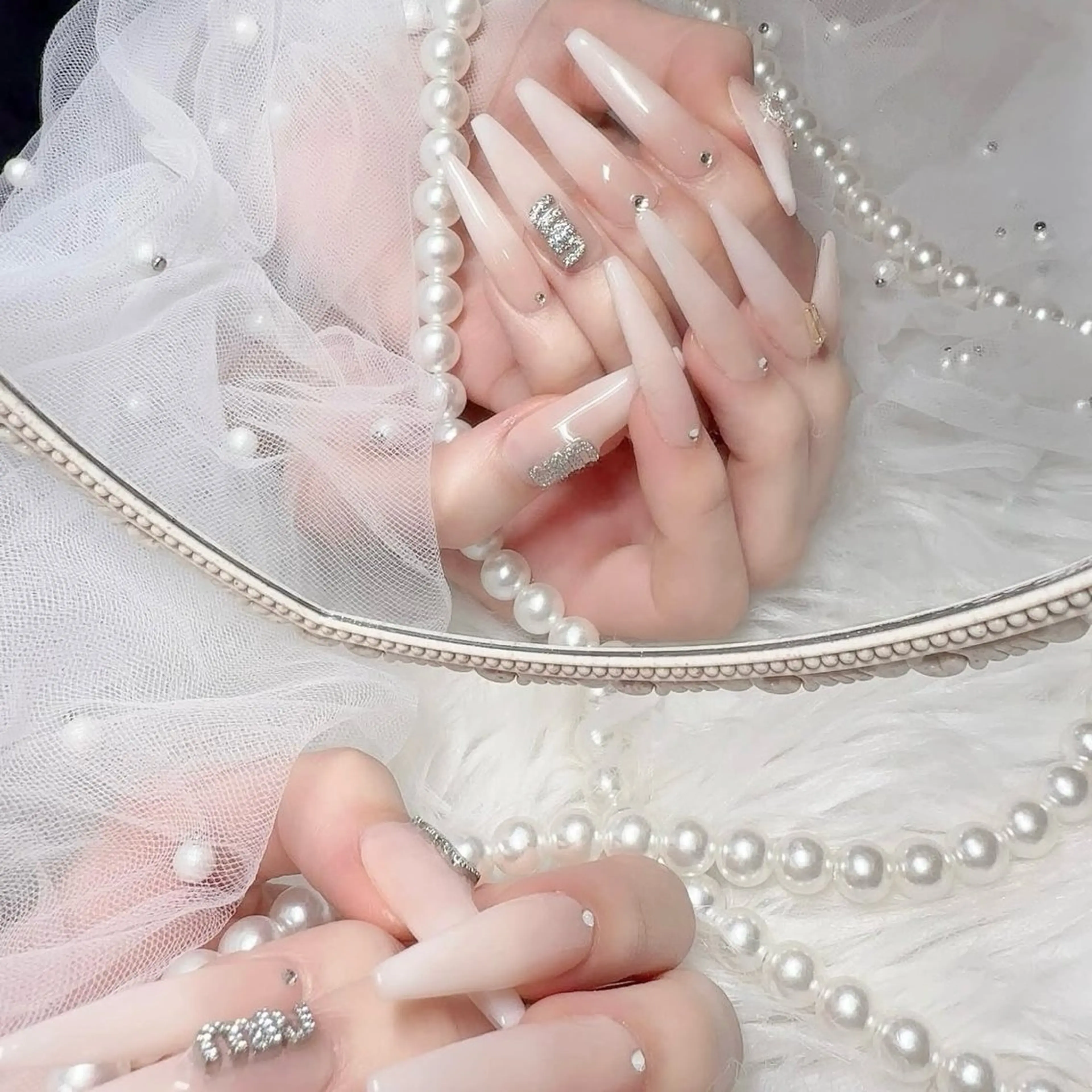 ネイル オーロラネイル 成人式 フットネイル 韓国ネイル ロングネイル Yudia -neon-のネイルデザイン