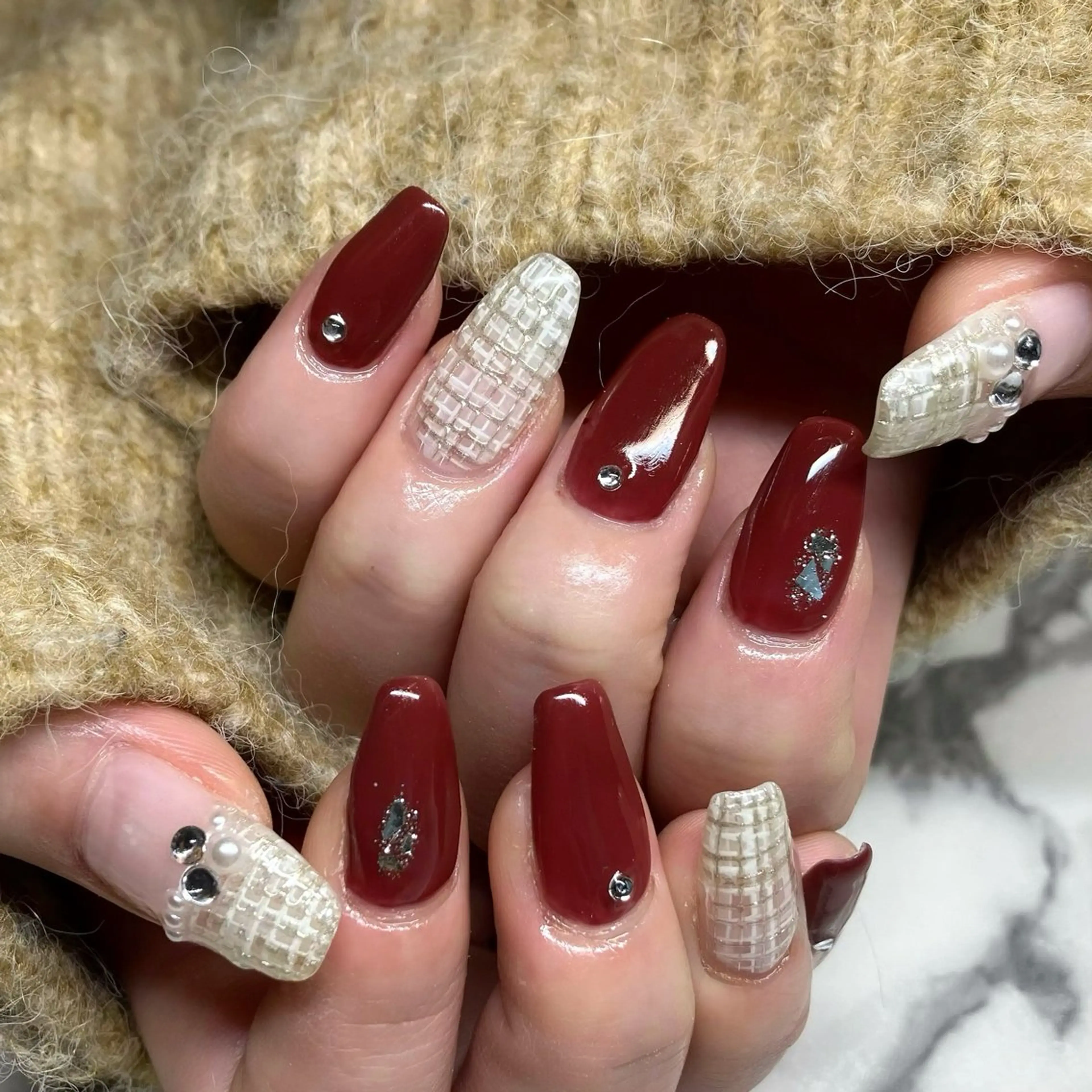 ネイル ボルドー ミラーネイル ストーンネイル ツイードネイル ホワイト MALAMA NAILのネイルデザイン