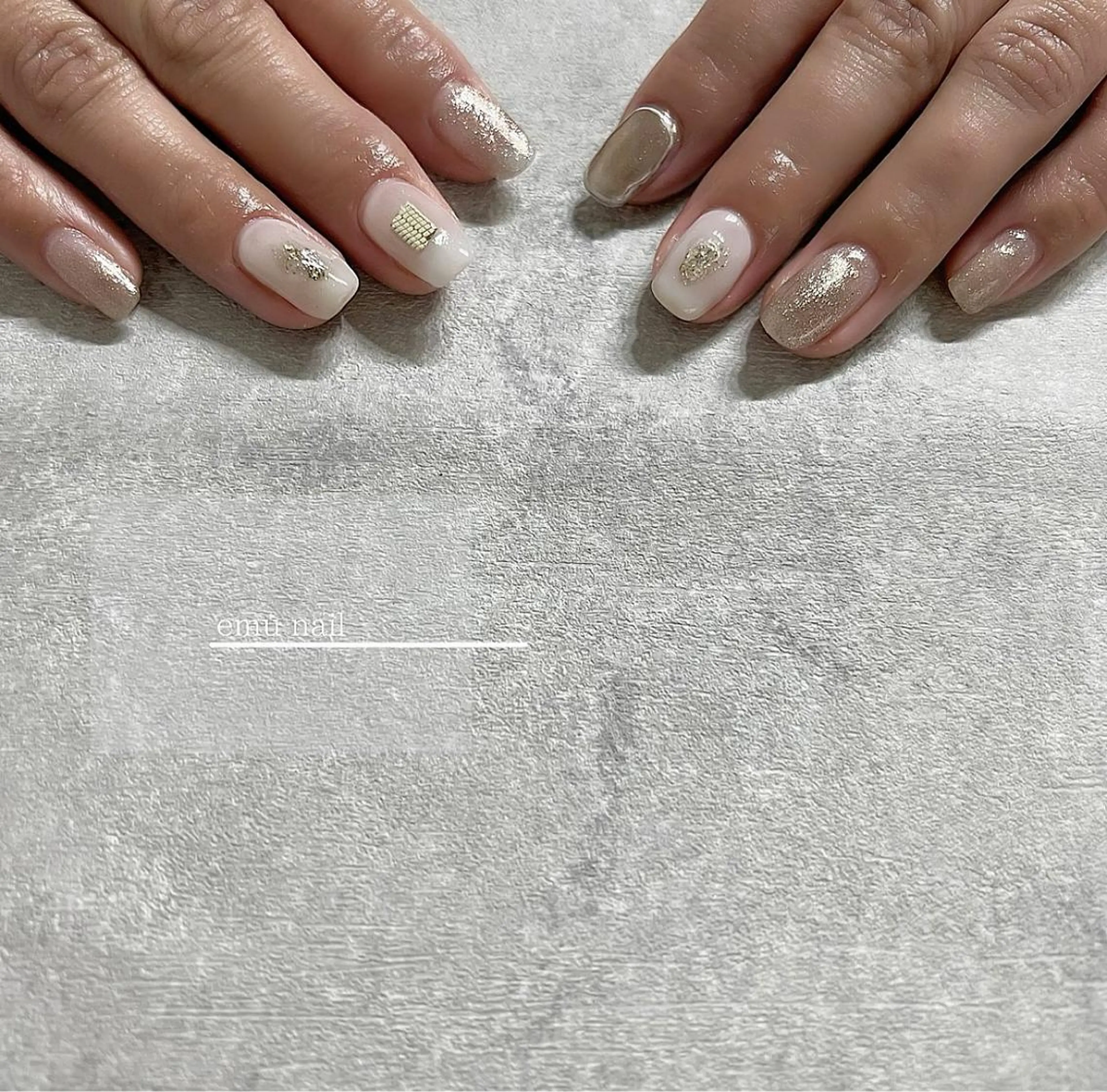 ネイル ショートネイル シルバー スクエアネイル ホワイト emu nailのネイルデザイン