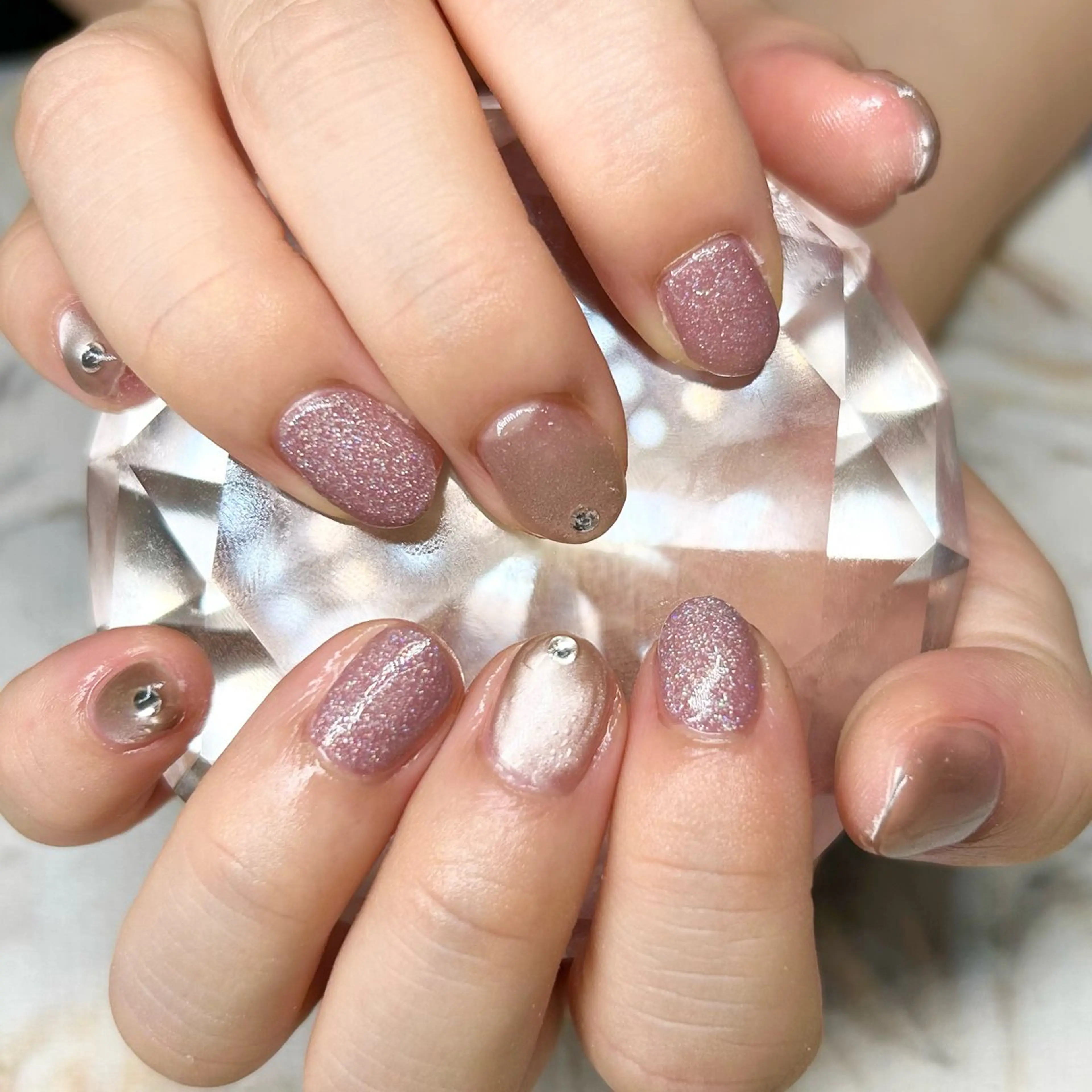 ネイル ジェルネイル ラメ(グリッター) ニュアンスネイル ピンク ストーンネイル Nail Stellaのネイルデザイン