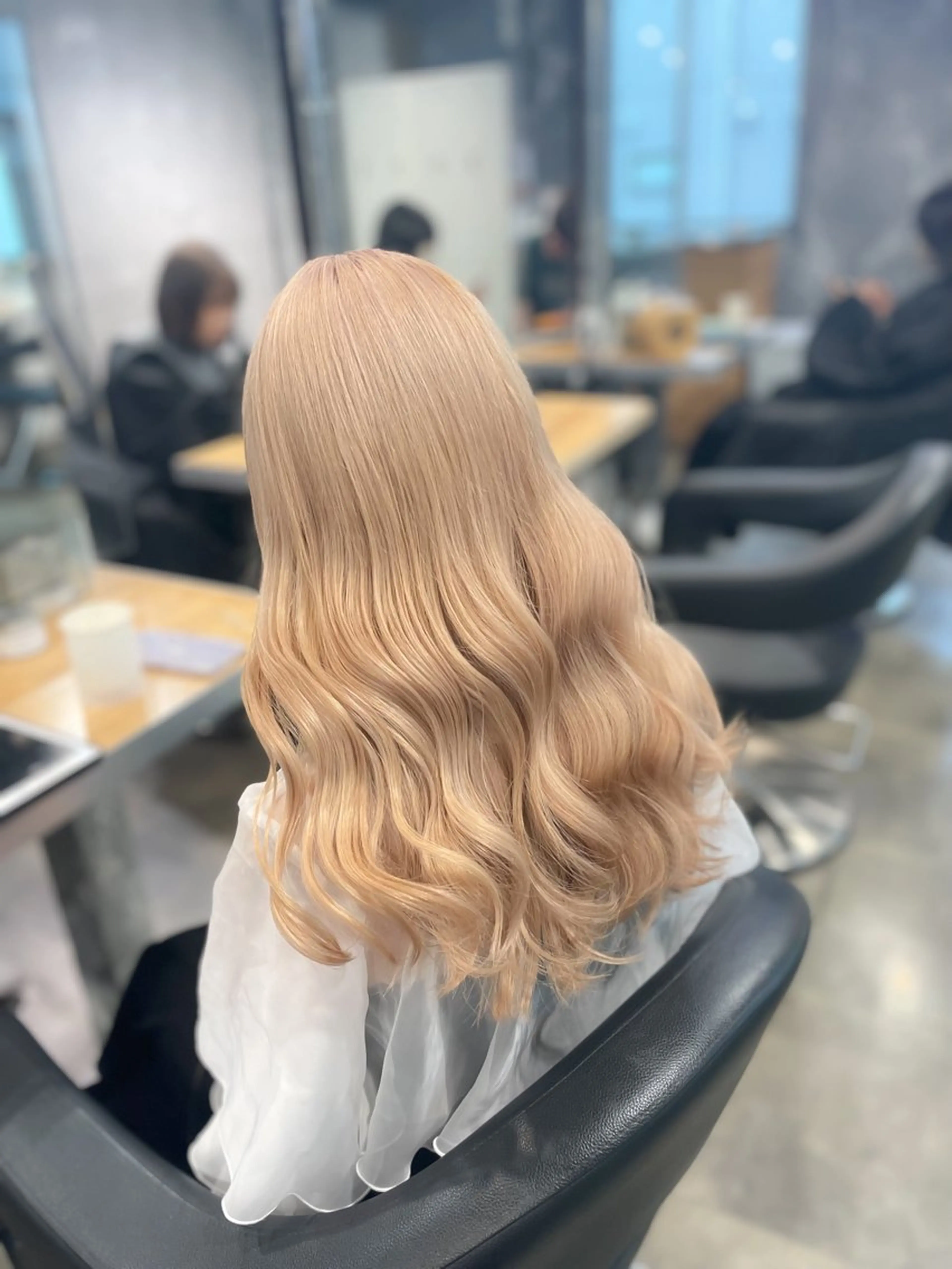 セミロング カラー ブリーチ 抜きっぱなしブロンド ブロンド ケアブリーチ ダブルカラー 僕なら縮毛矯正してて もブリーチできますのヘアスタイル