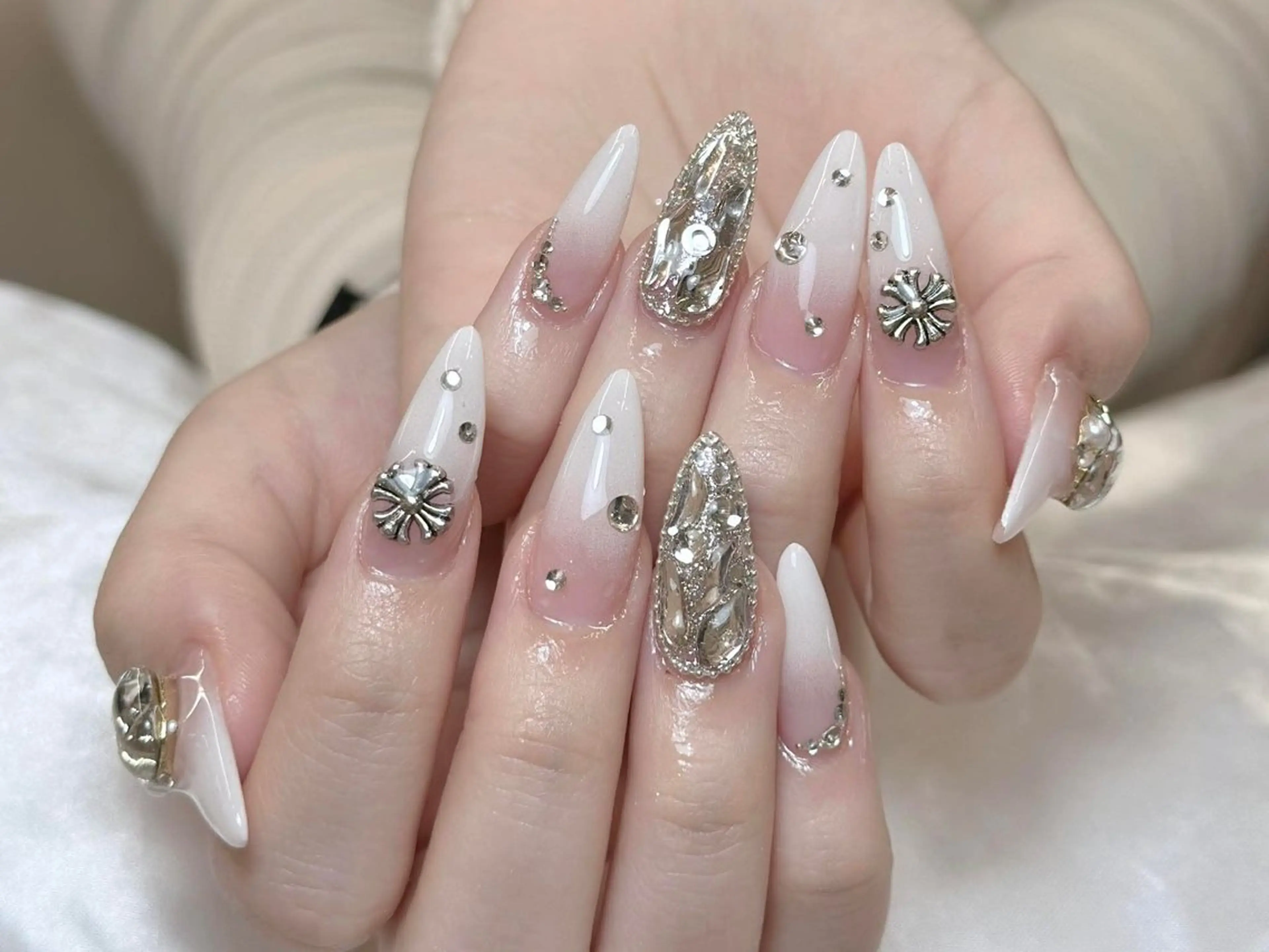 ネイル チークネイル フレンチネイル グラデーション マグネットネイル ミラーネイル ハンドネイル VP nail 新大久保所属・sorako nailのネイルデザイン